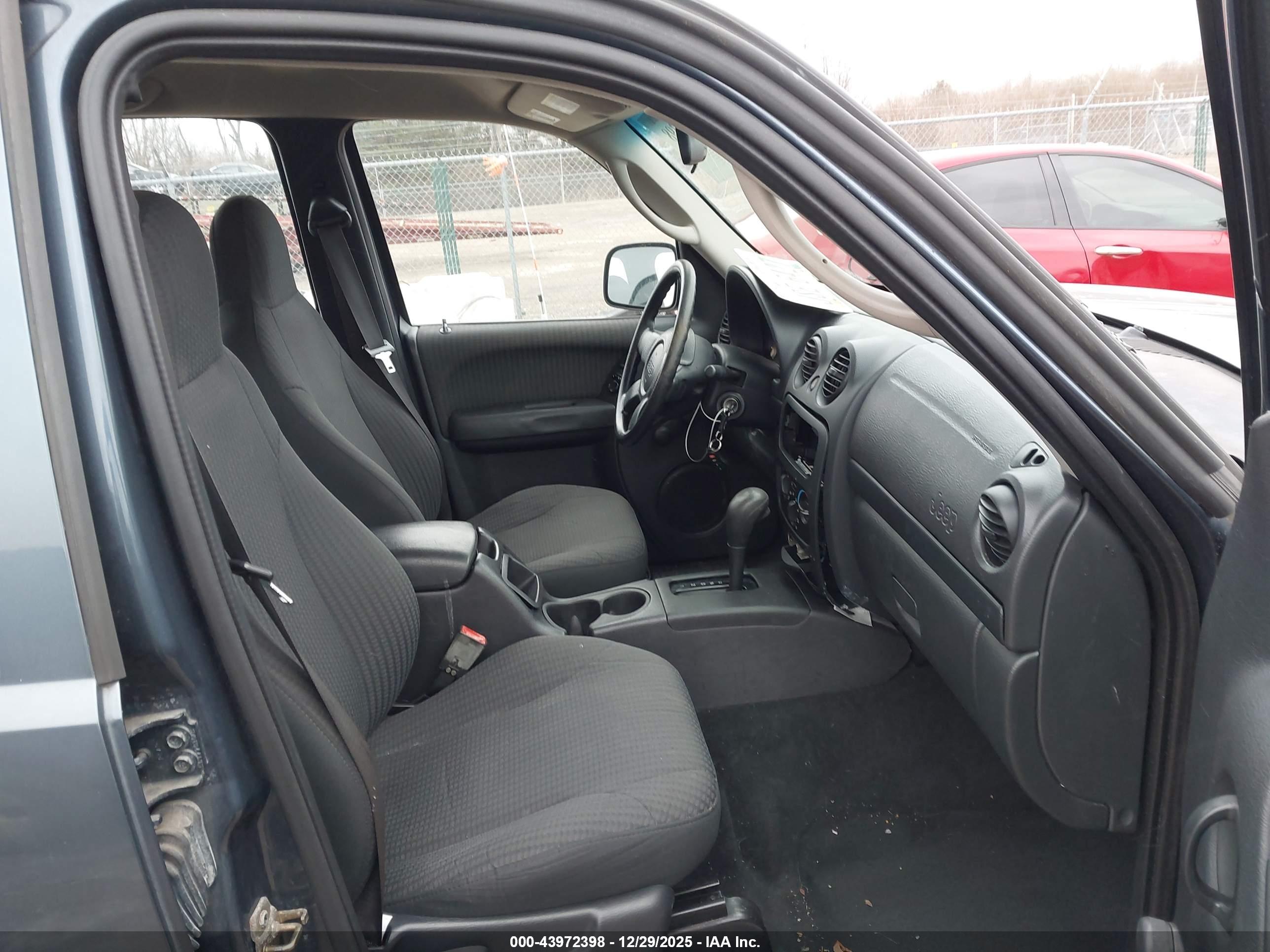 JEEP LIBERTY image 5