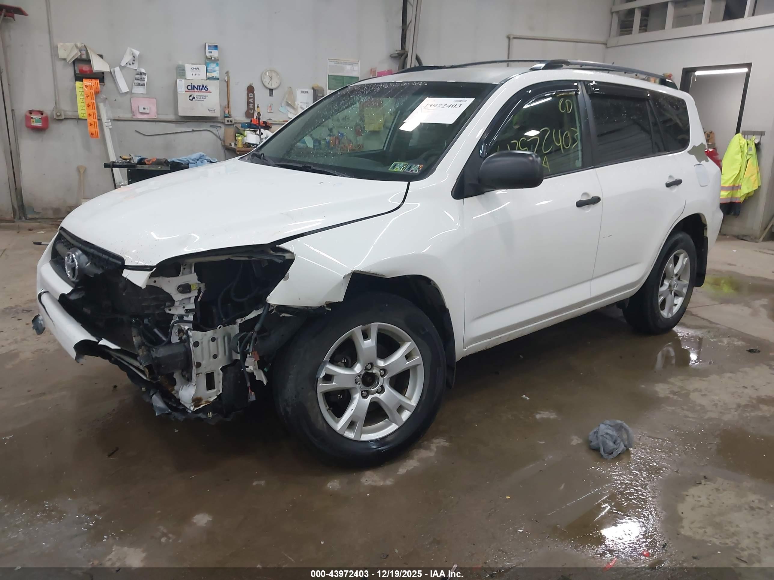 TOYOTA RAV4 image 2