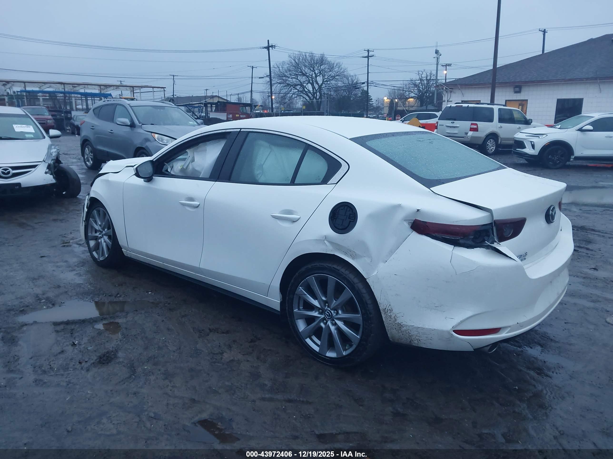 MAZDA MAZDA3 image 3
