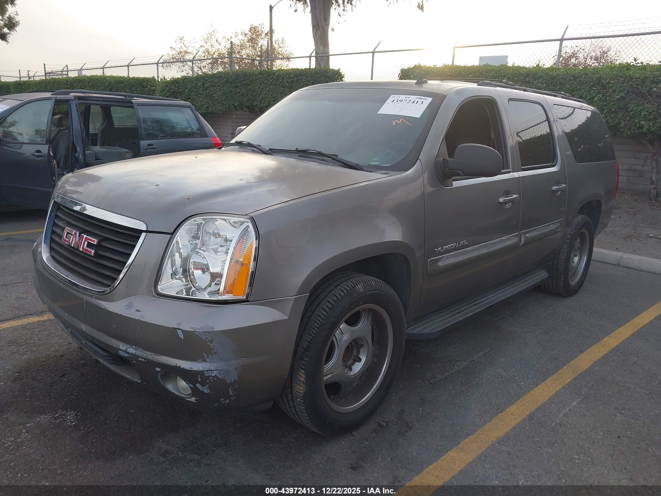 GMC YUKON image 2