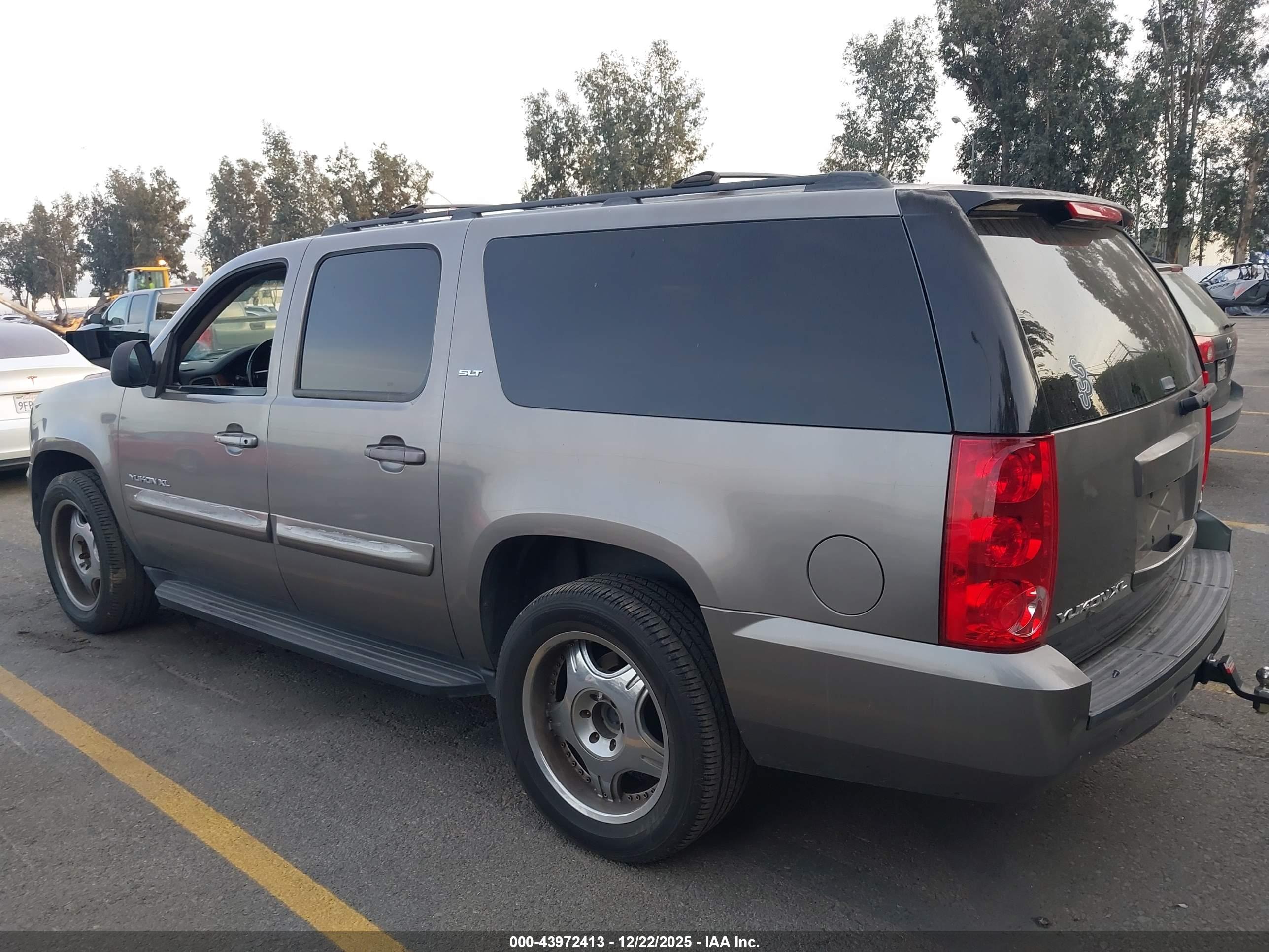 GMC YUKON image 3