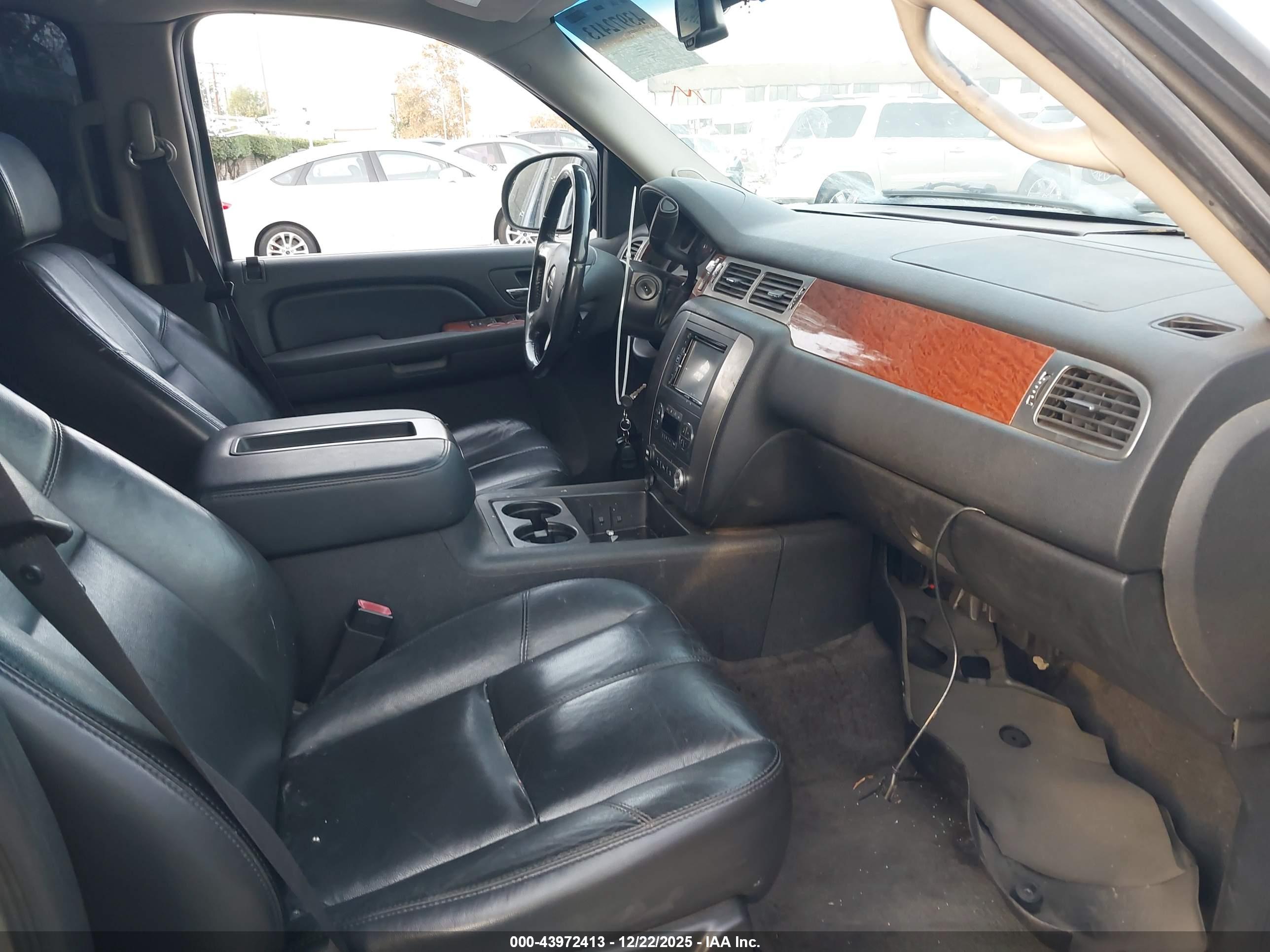 GMC YUKON image 5
