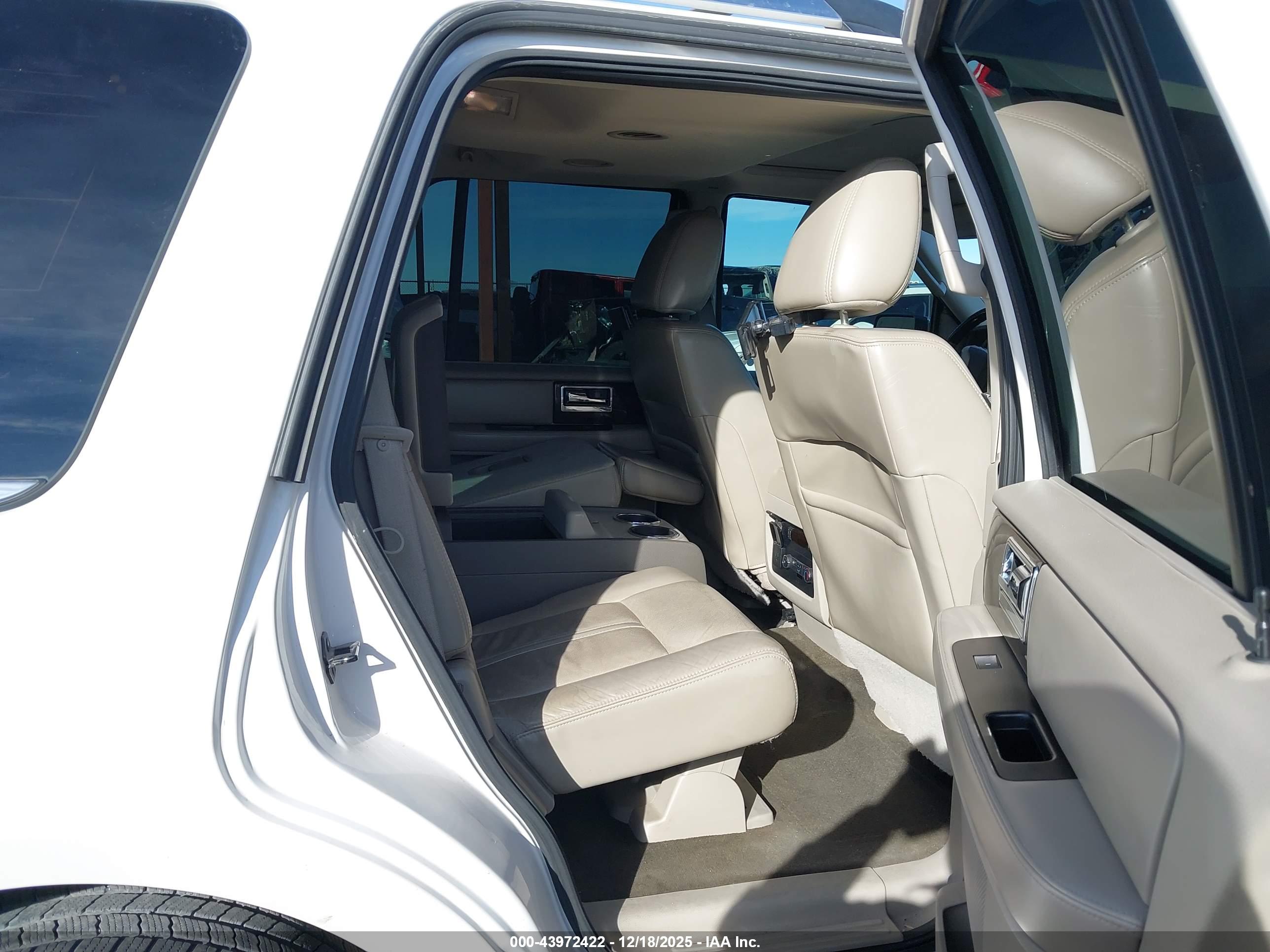 LINCOLN NAVIGATOR image 8