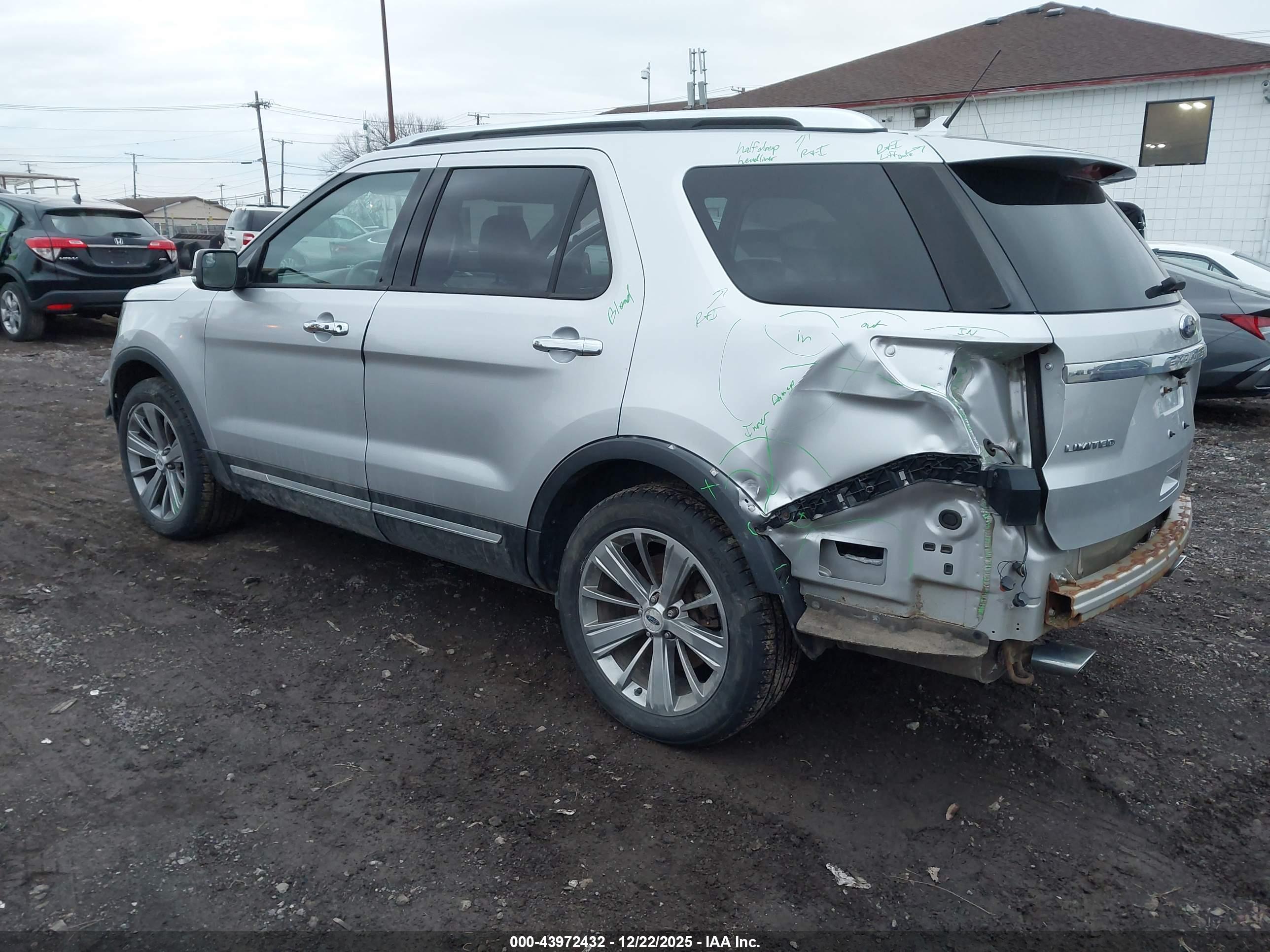 FORD EXPLORER image 3