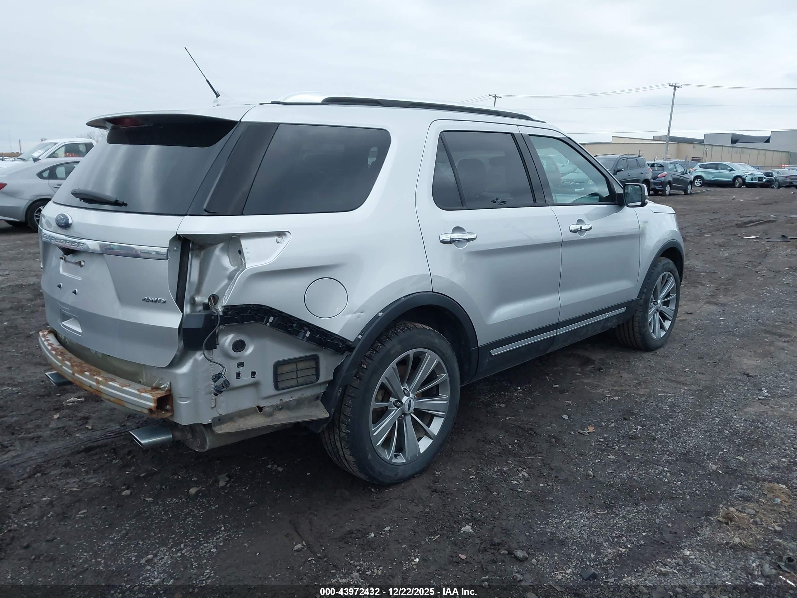 FORD EXPLORER image 4