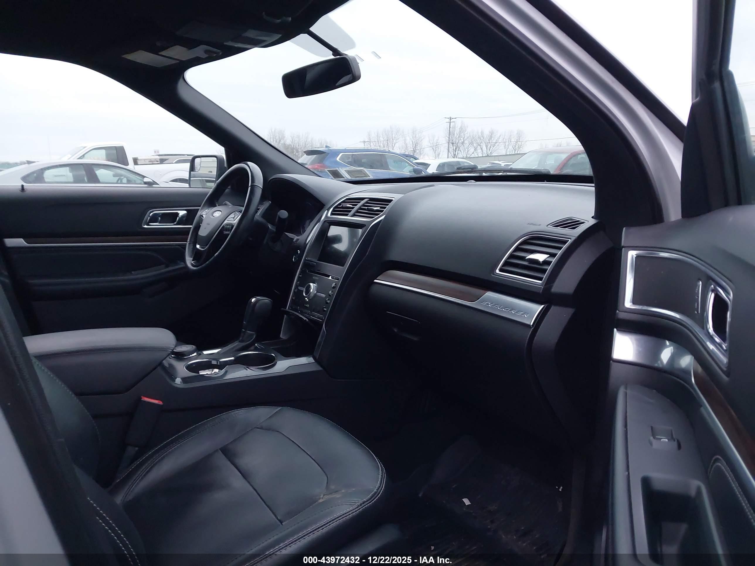 FORD EXPLORER image 5
