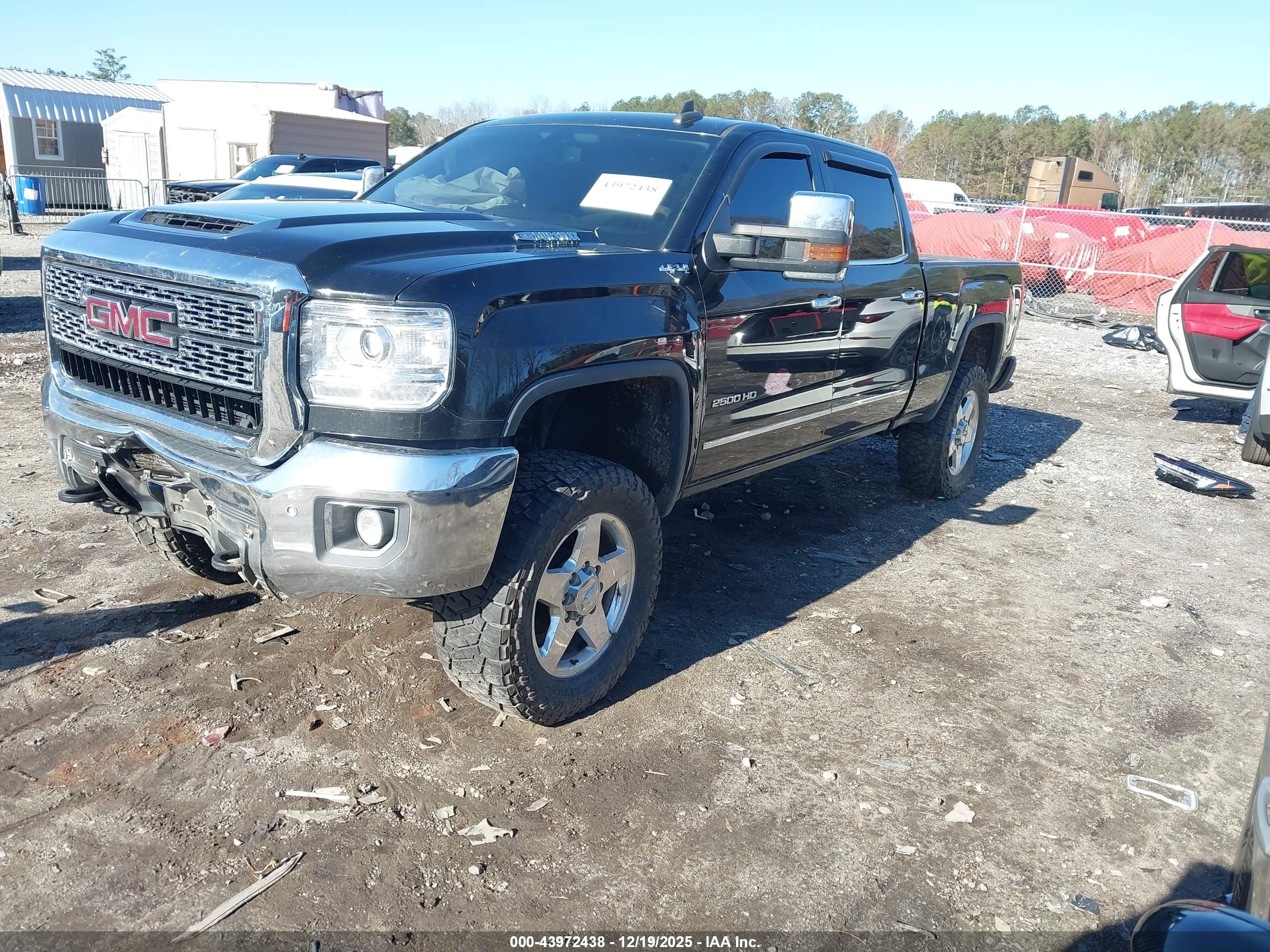 GMC SIERRA image 2