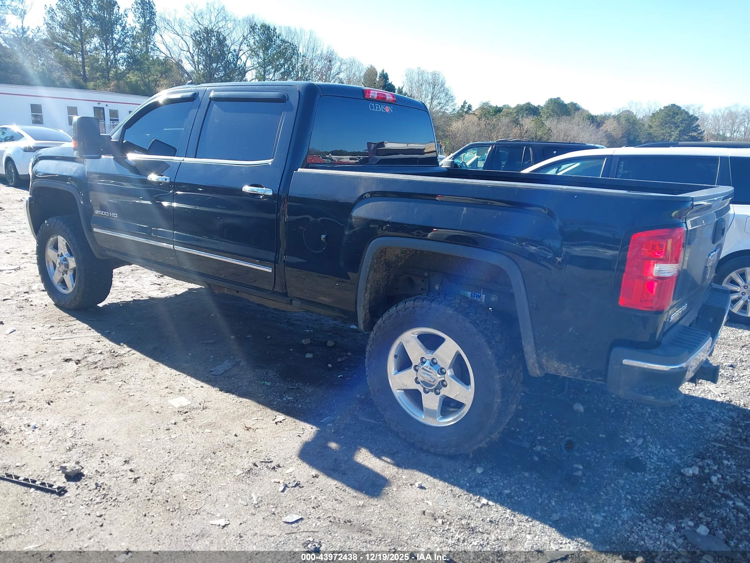 GMC SIERRA image 3