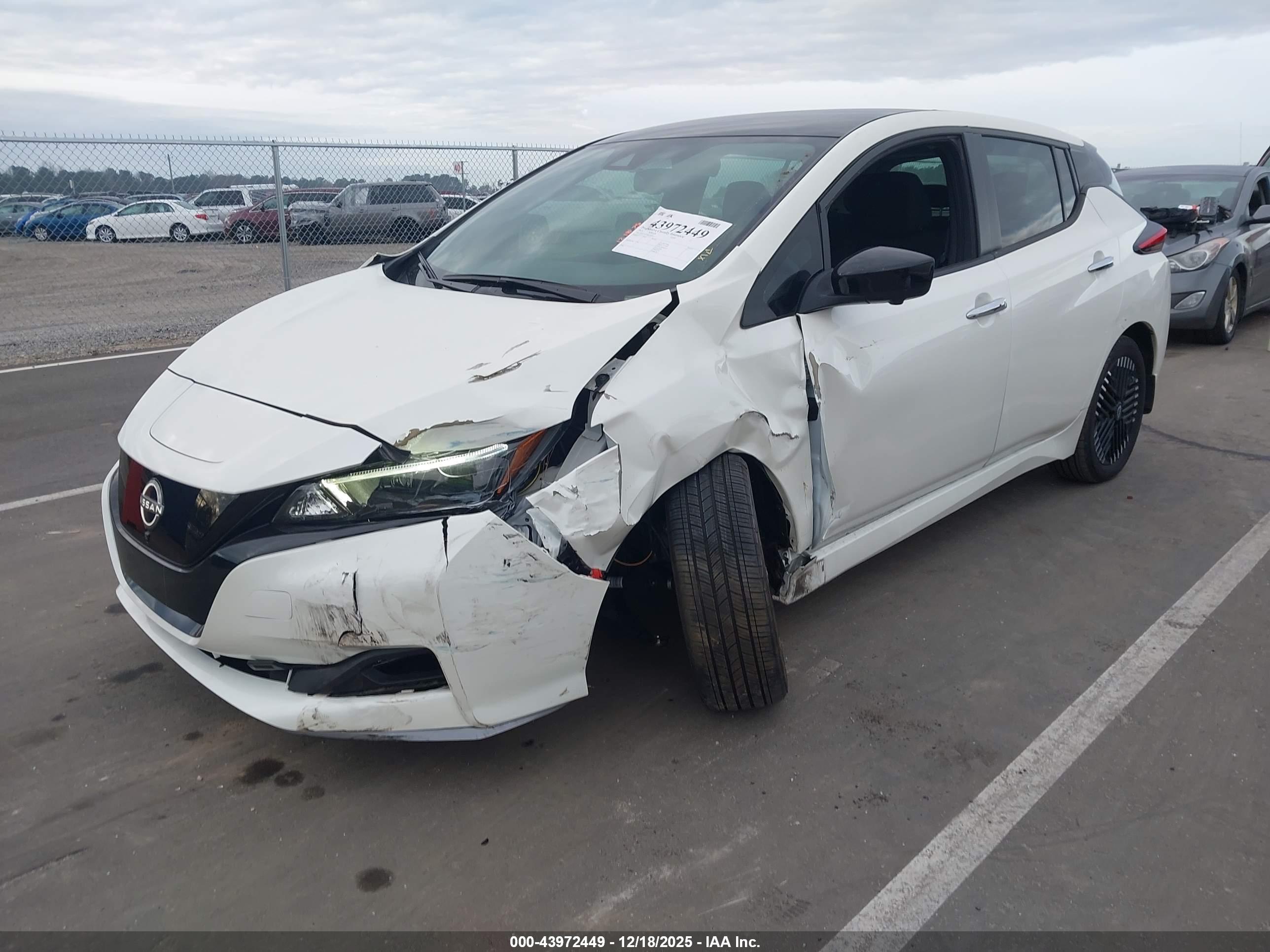 NISSAN LEAF image 2
