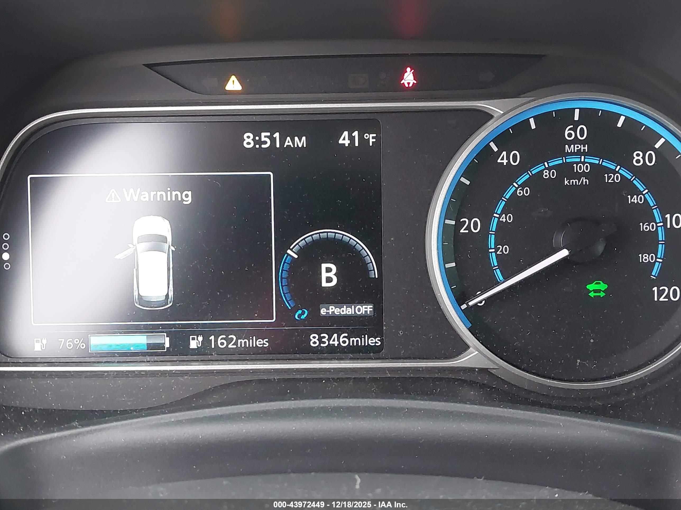 NISSAN LEAF image 7