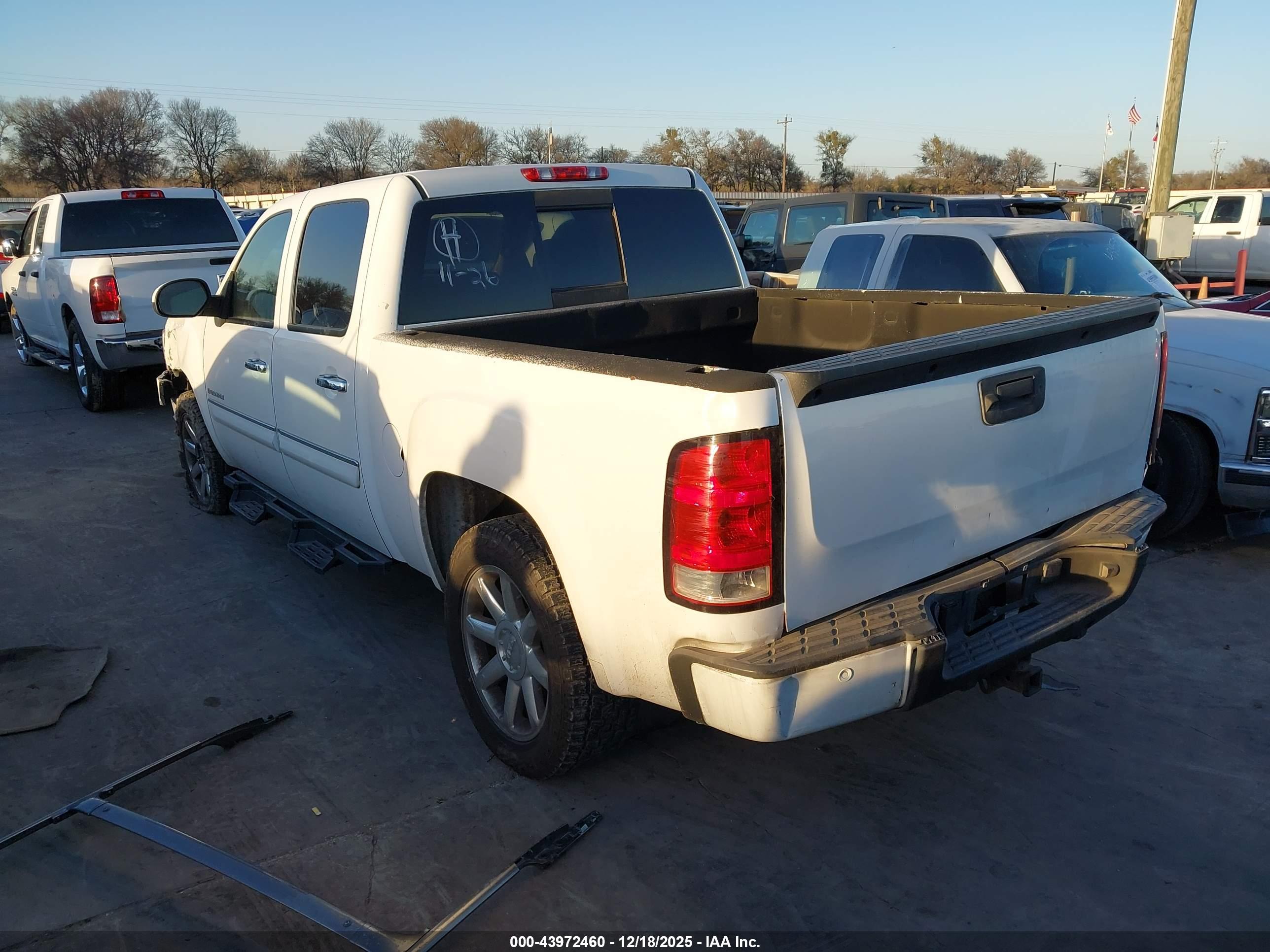 GMC SIERRA image 3