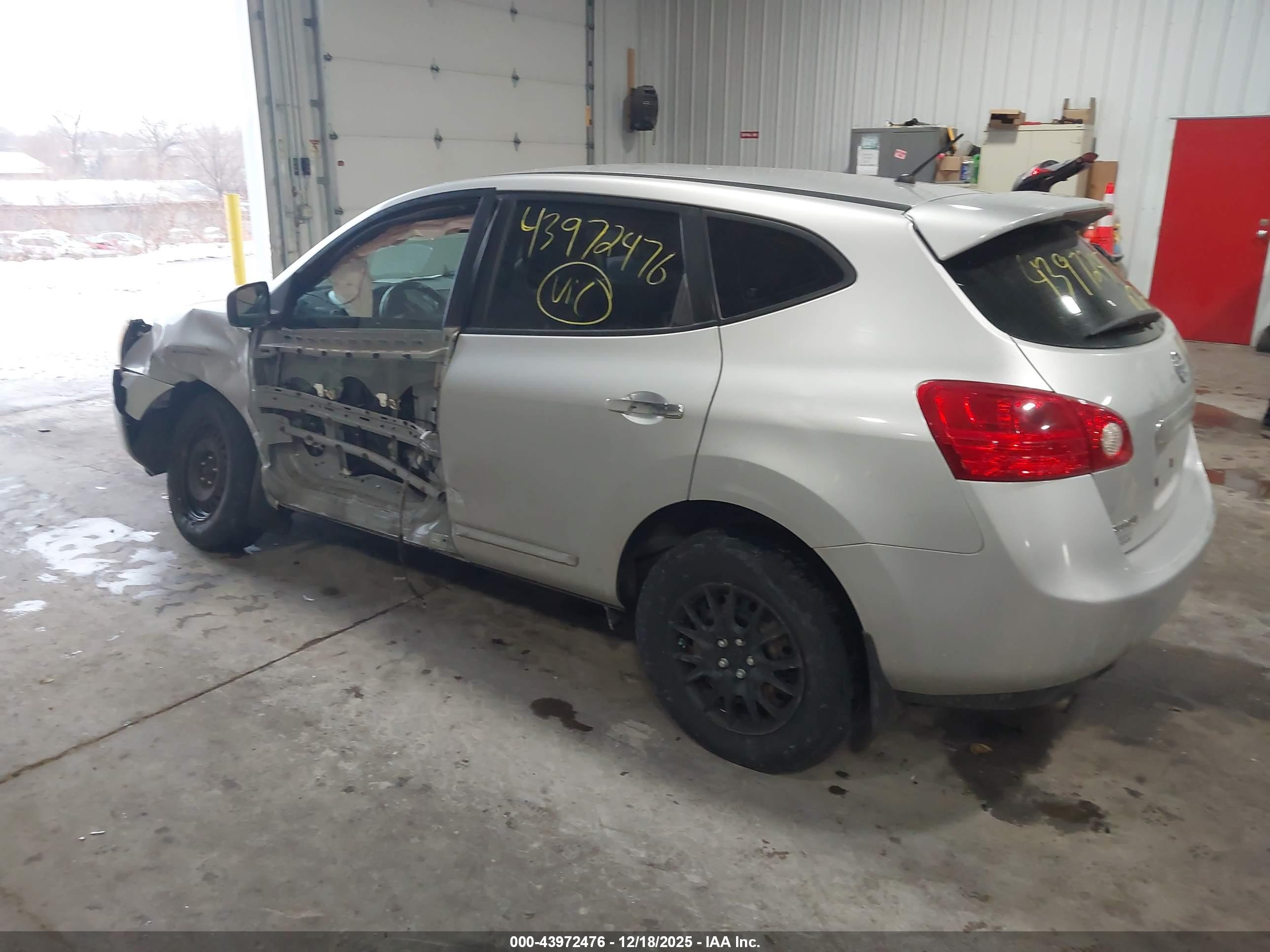 NISSAN ROGUE image 3