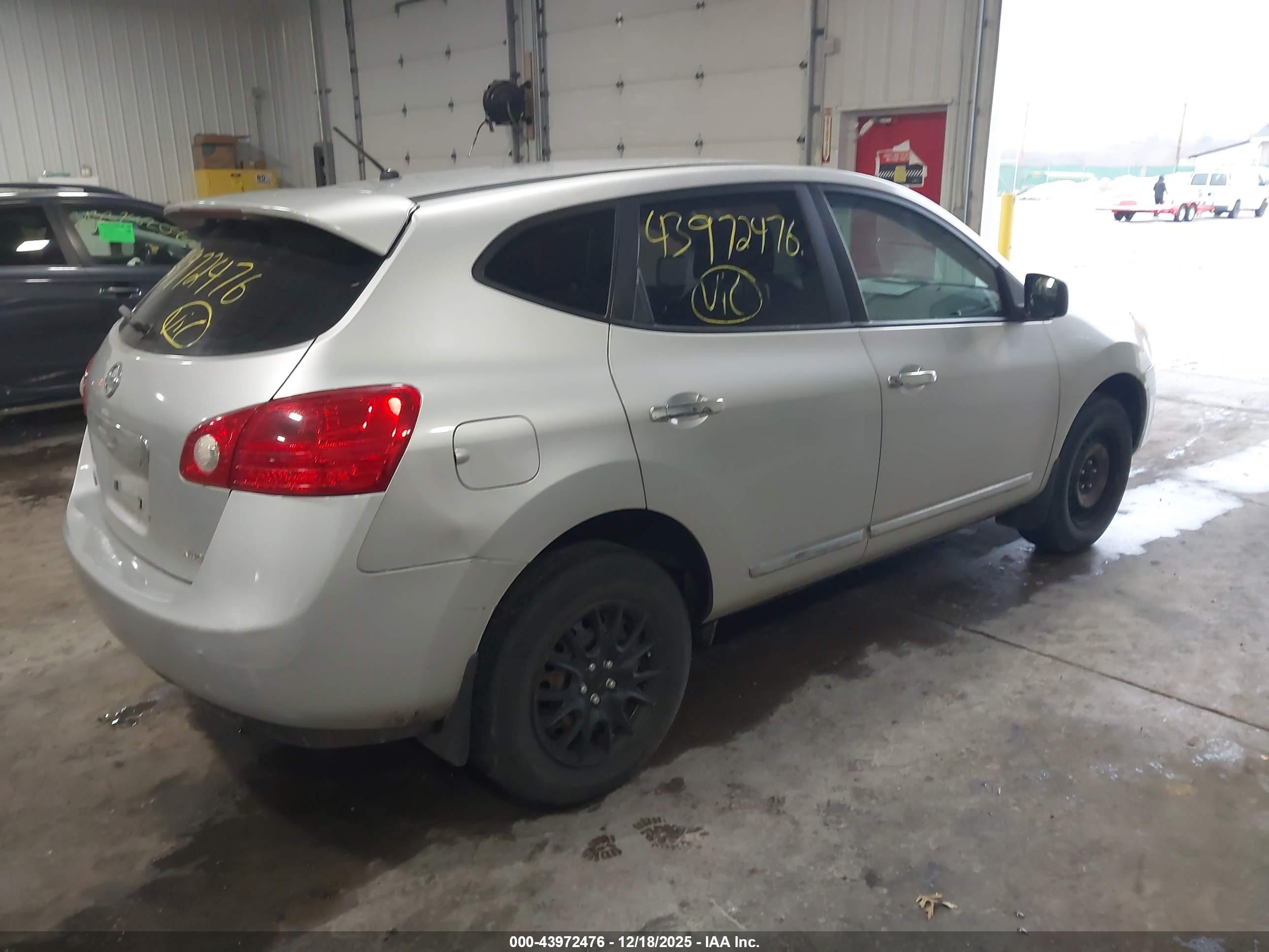 NISSAN ROGUE image 4