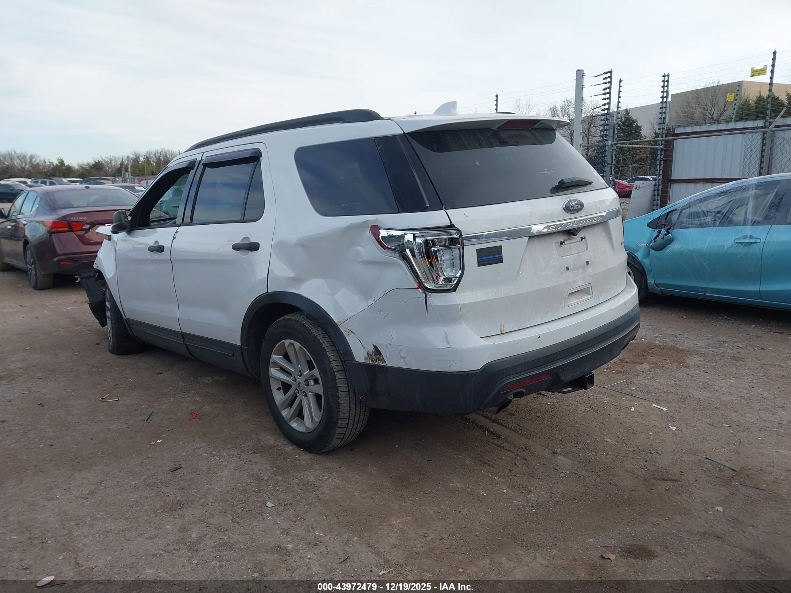 FORD EXPLORER image 3