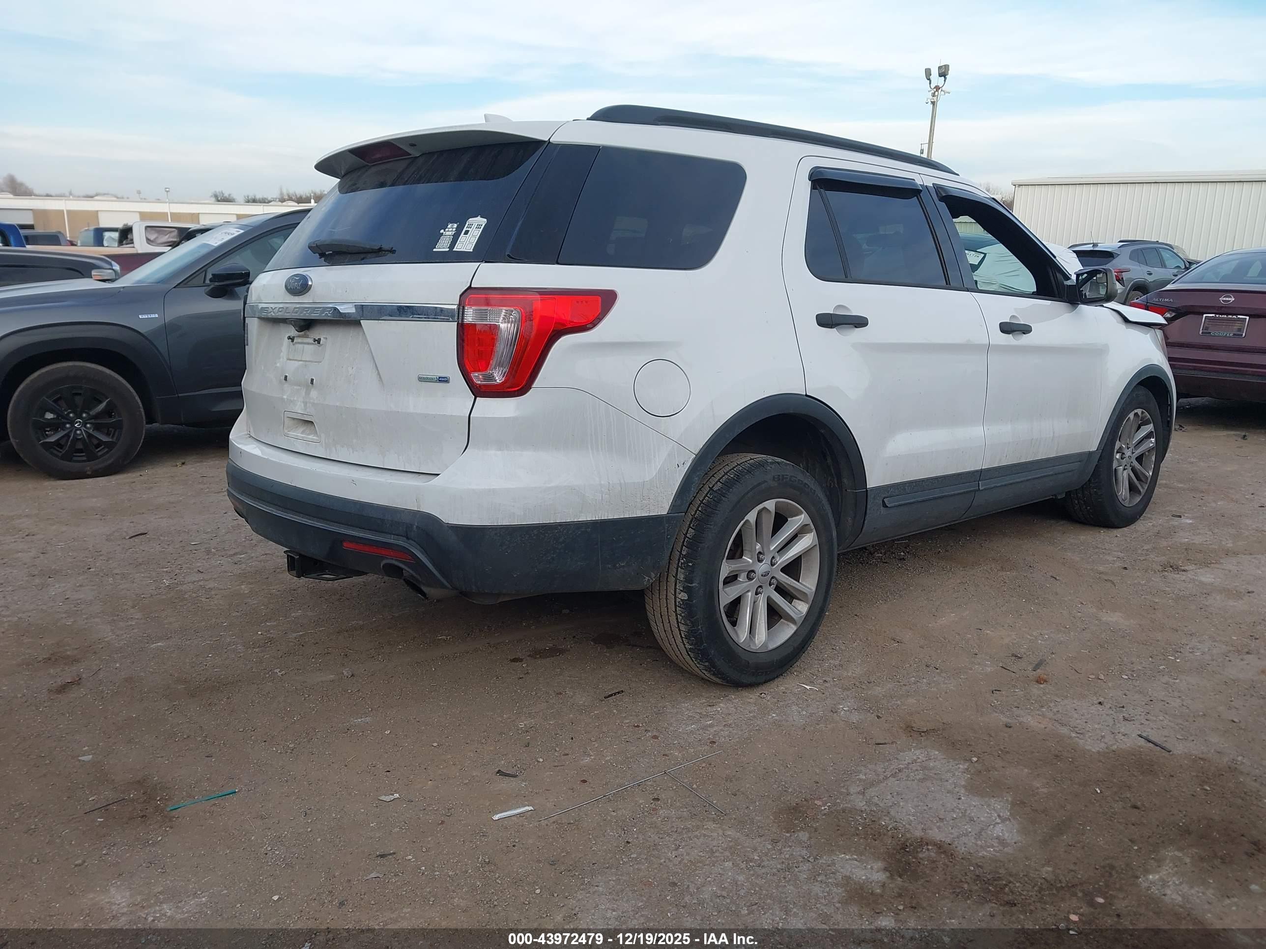 FORD EXPLORER image 4