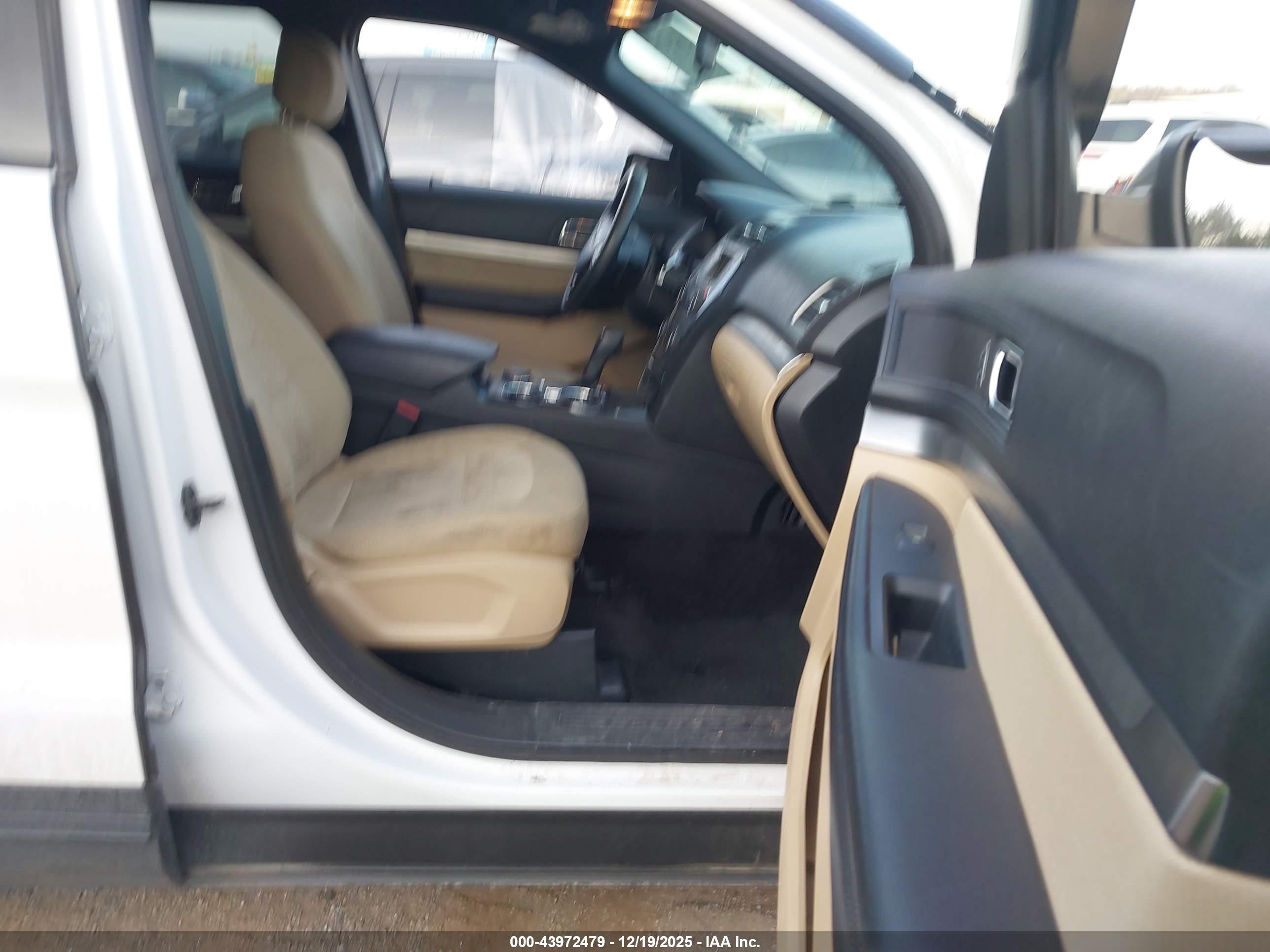 FORD EXPLORER image 5