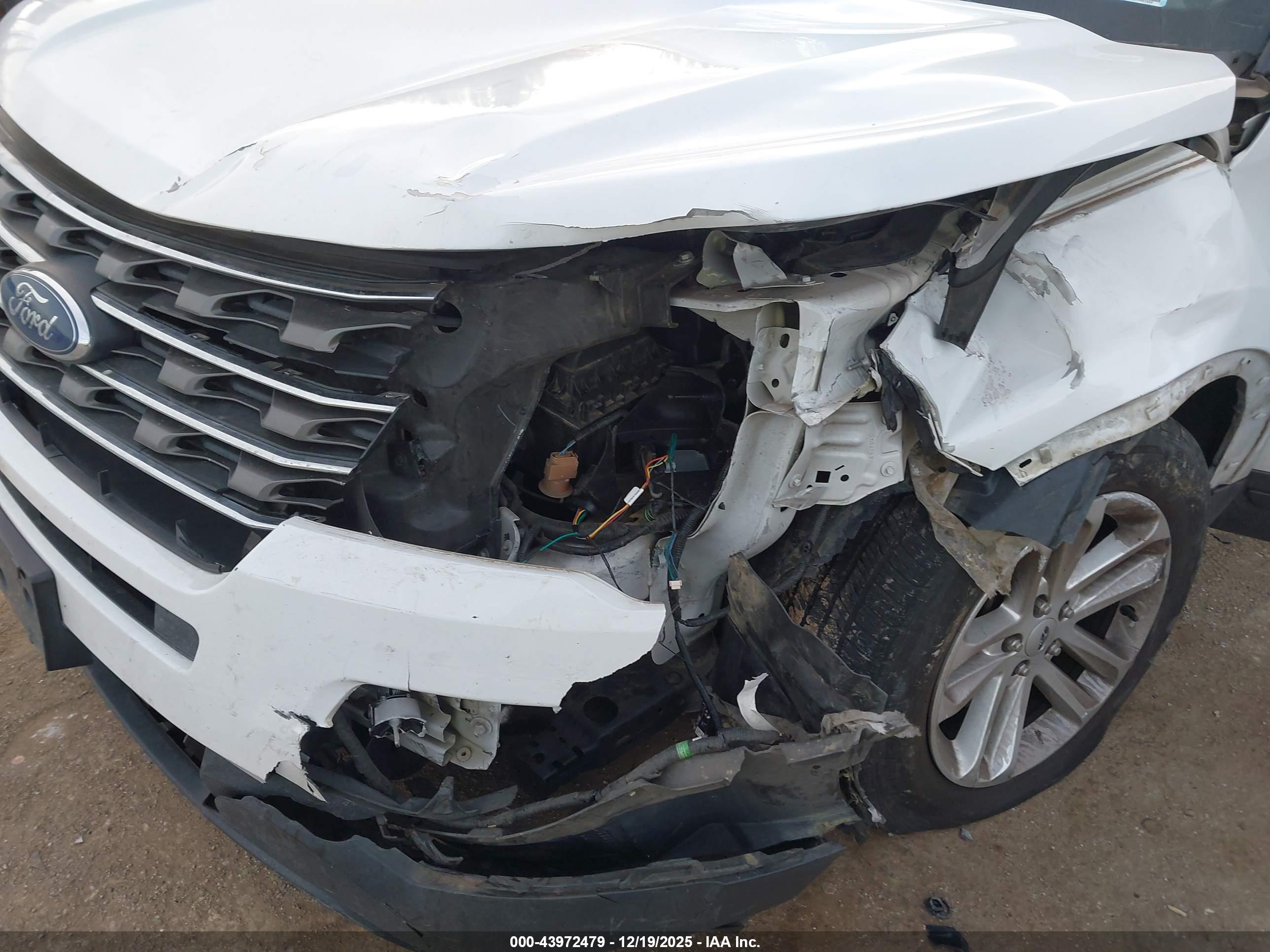 FORD EXPLORER image 6
