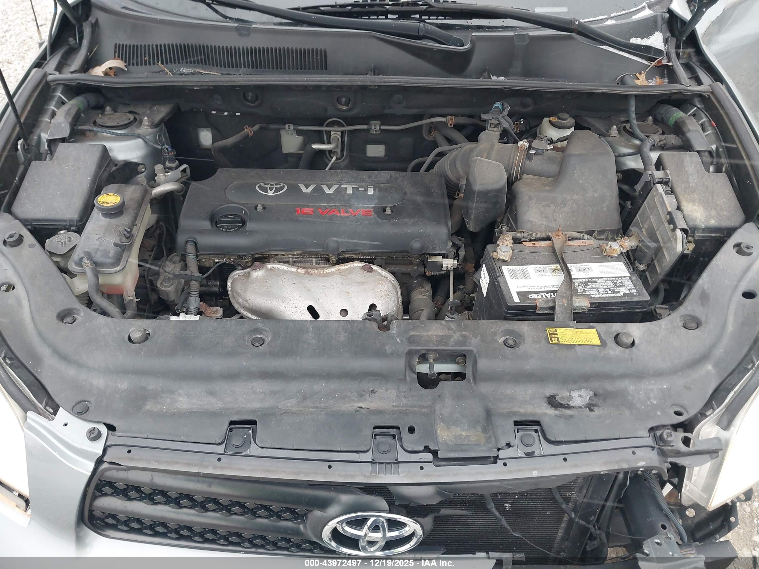 TOYOTA RAV4 image 10
