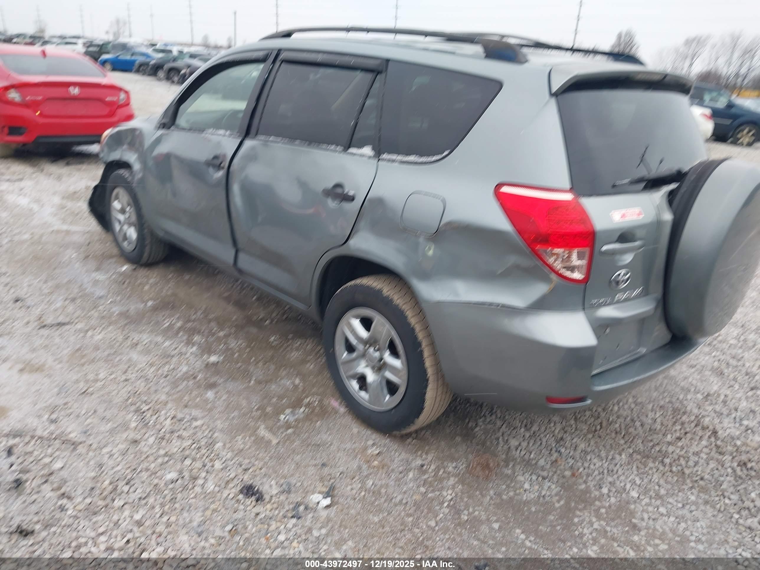 TOYOTA RAV4 image 3