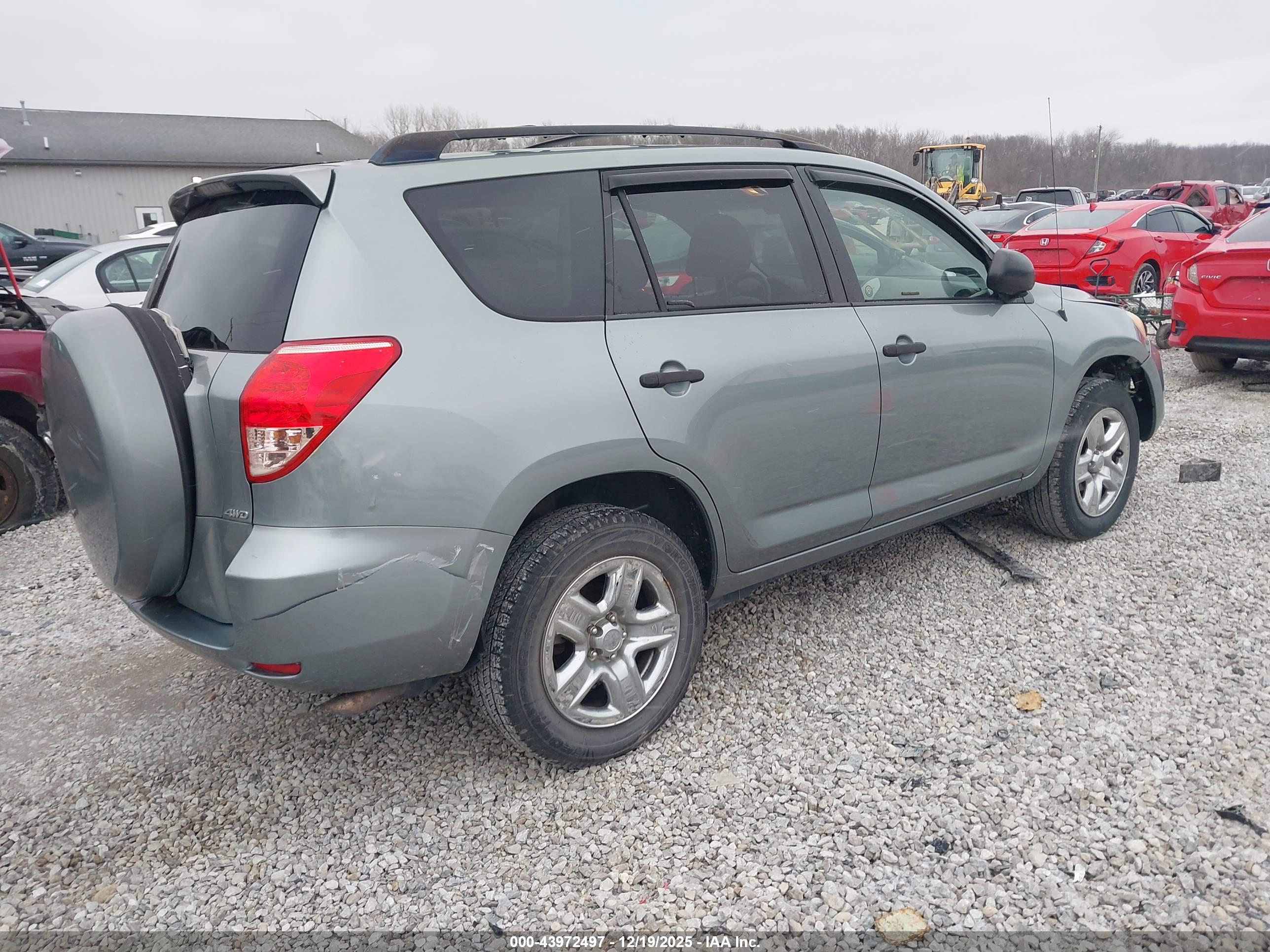 TOYOTA RAV4 image 4