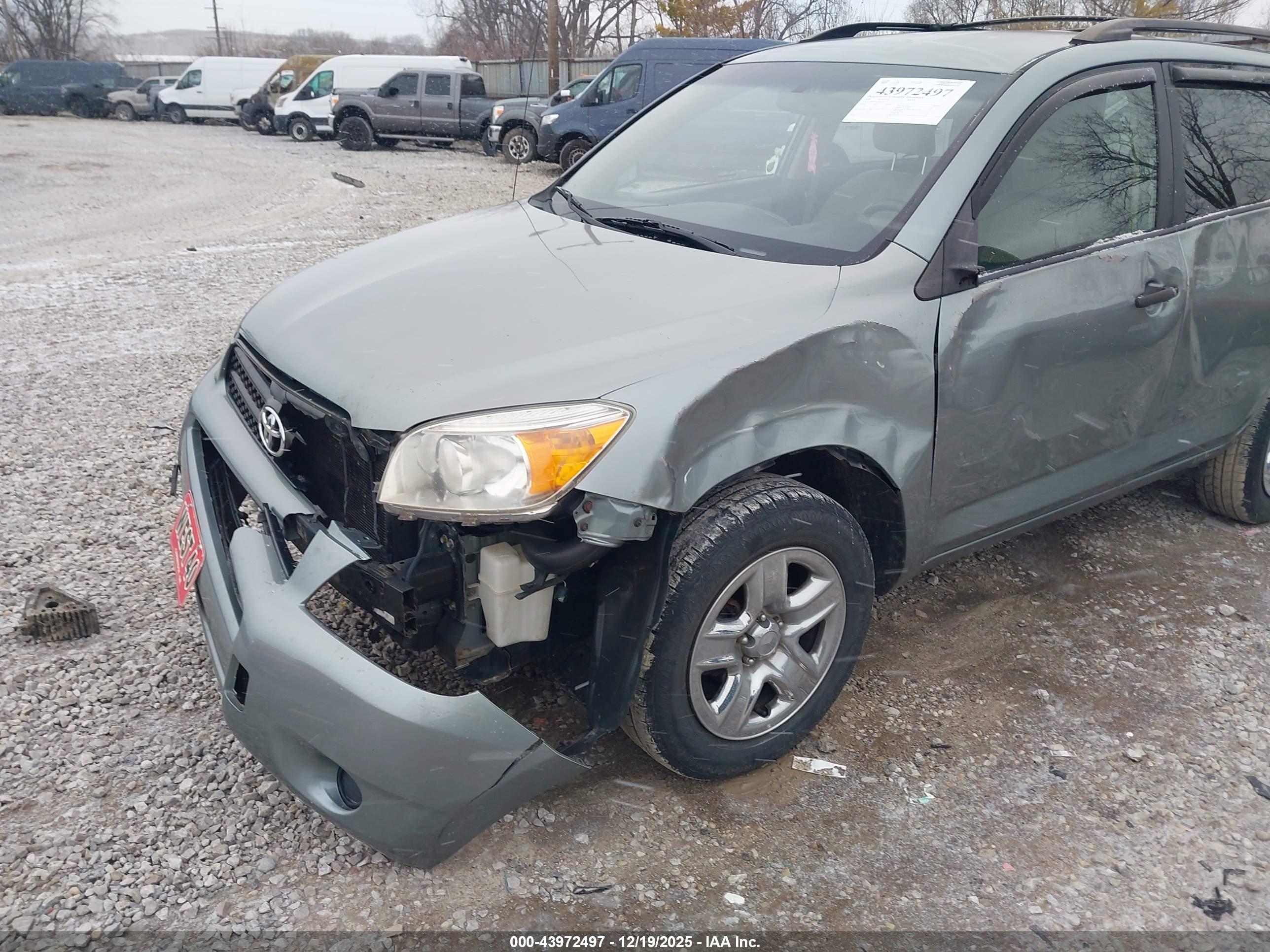 TOYOTA RAV4 image 6
