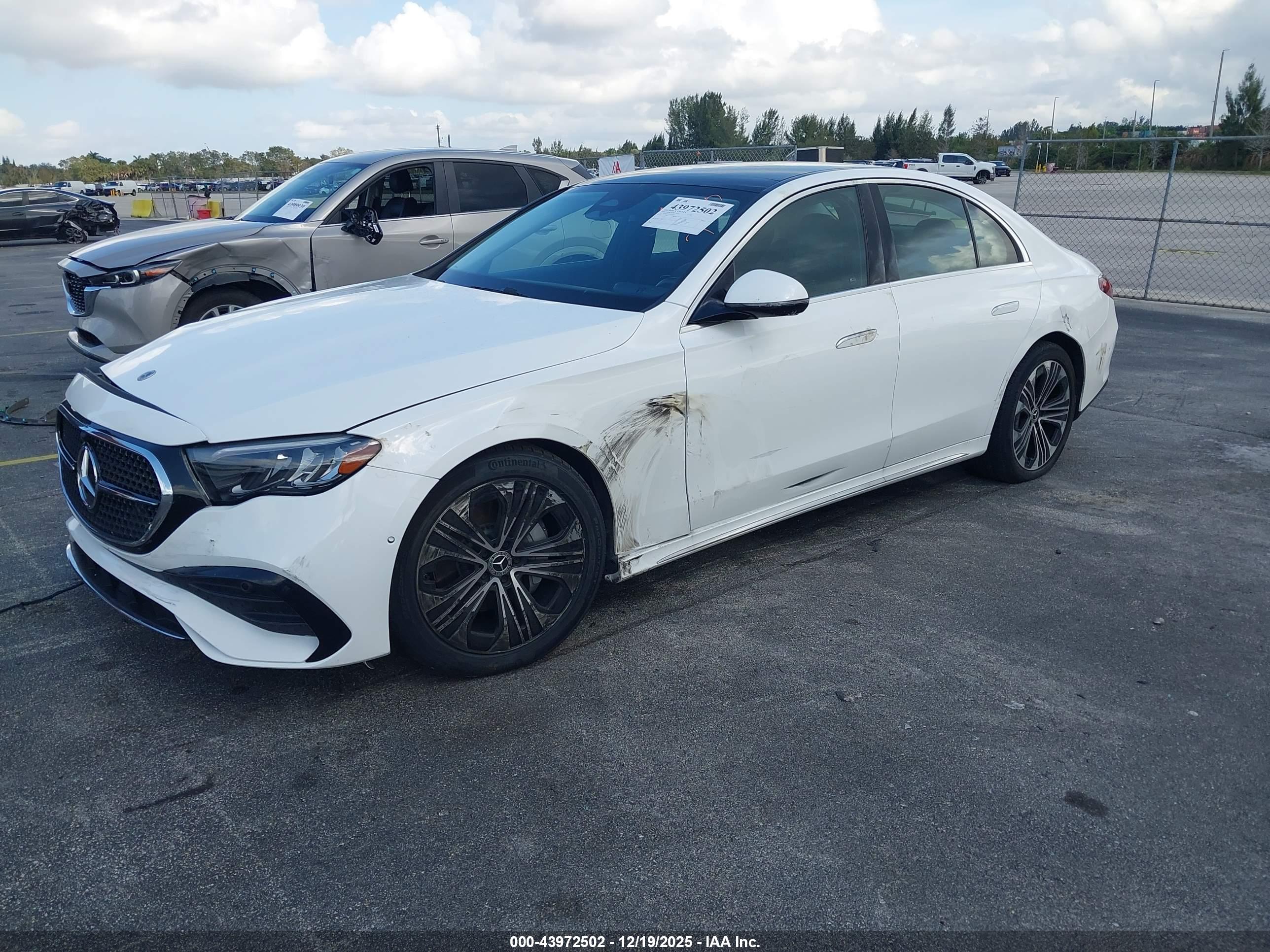MERCEDES-BENZ E image 2