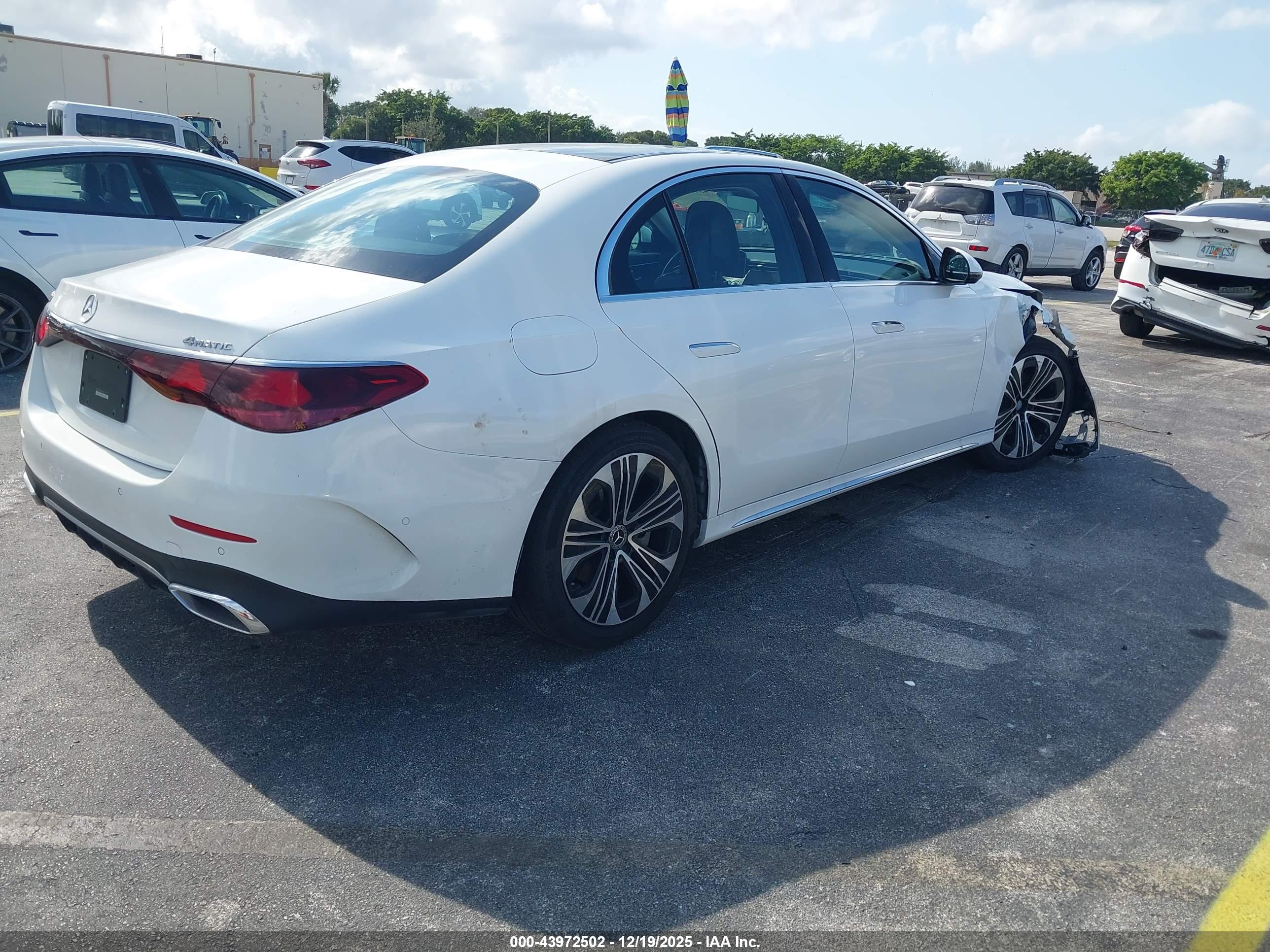 MERCEDES-BENZ E image 4