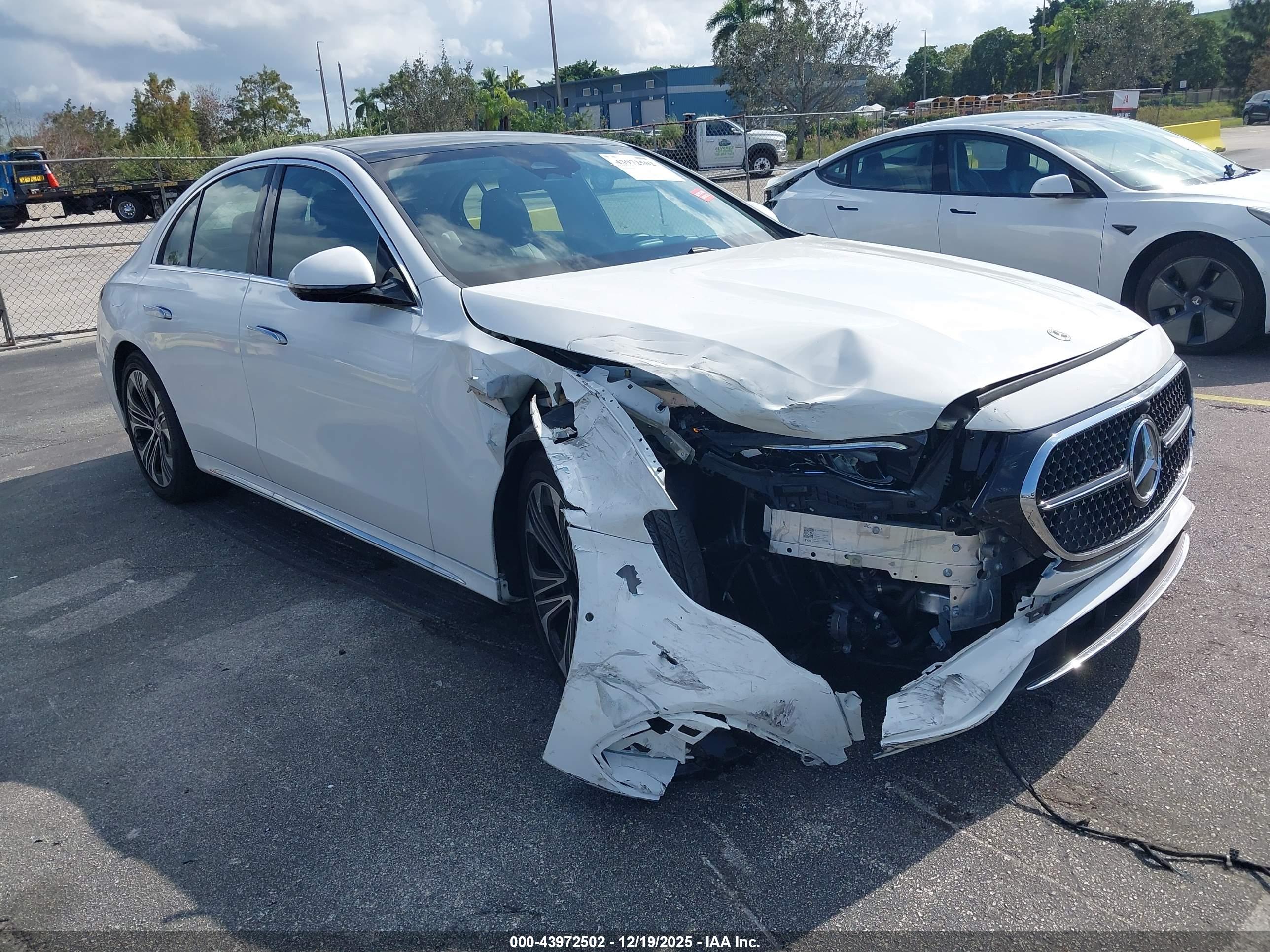 MERCEDES-BENZ E image 6