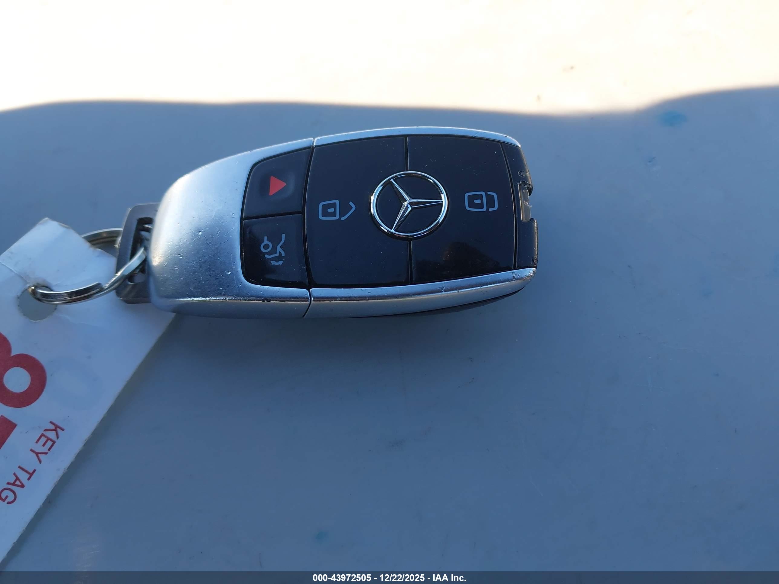 MERCEDES-BENZ E image 11
