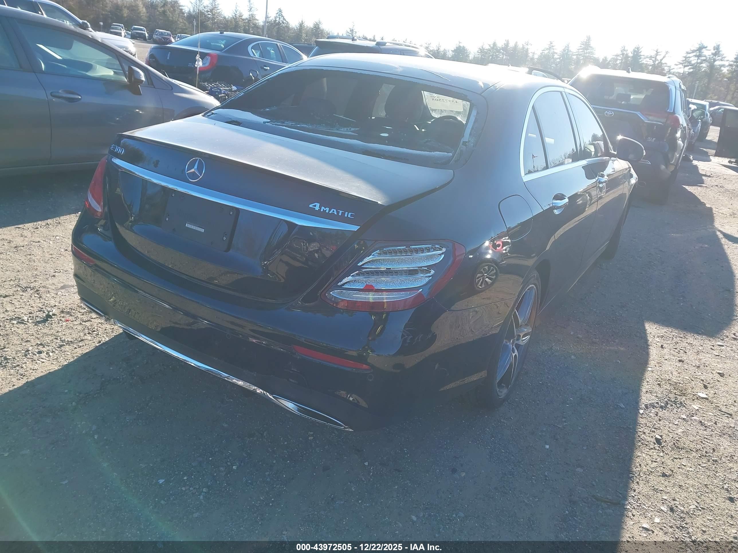 MERCEDES-BENZ E image 4
