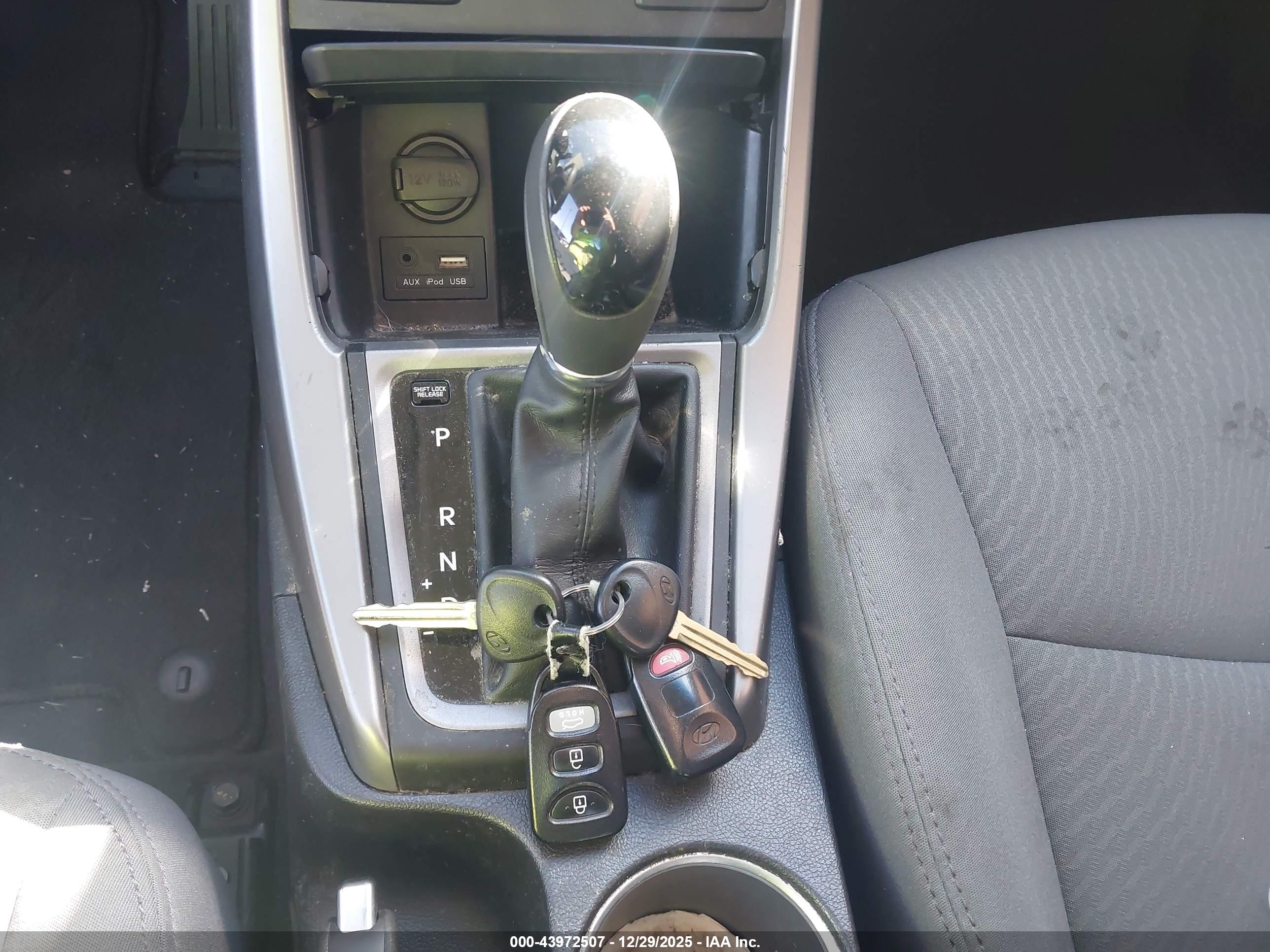 HYUNDAI ELANTRA image 11