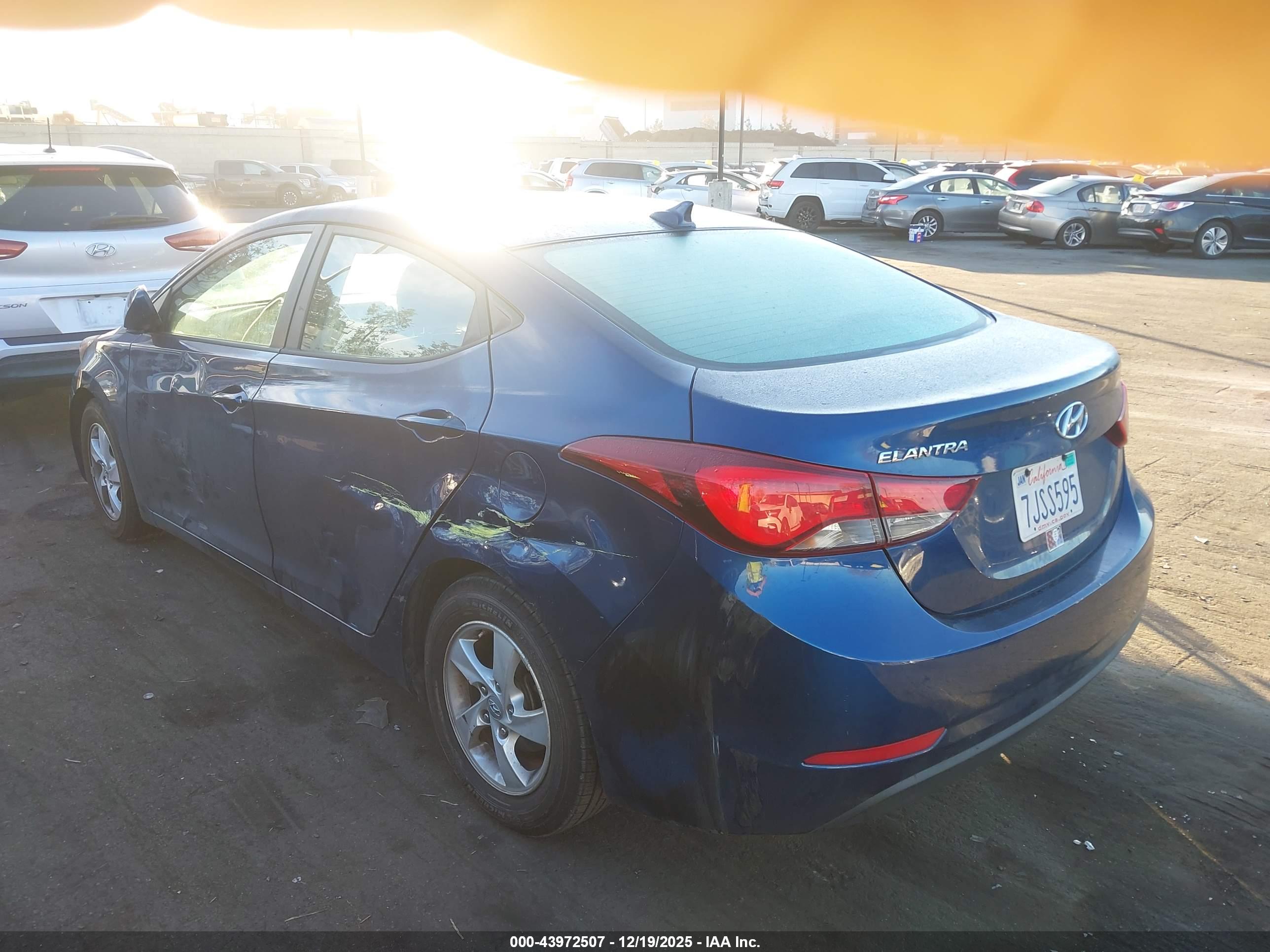 HYUNDAI ELANTRA image 3