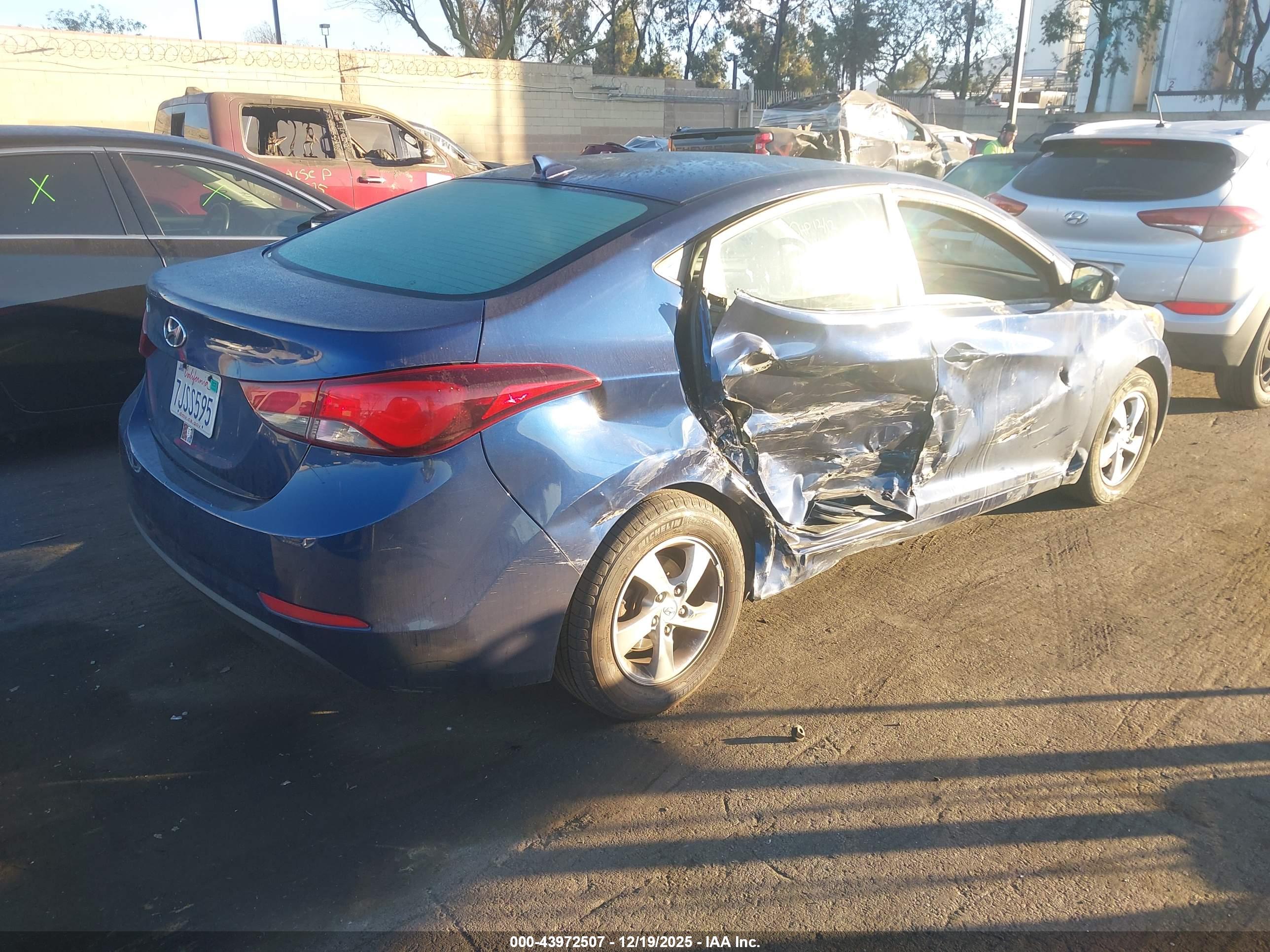 HYUNDAI ELANTRA image 4