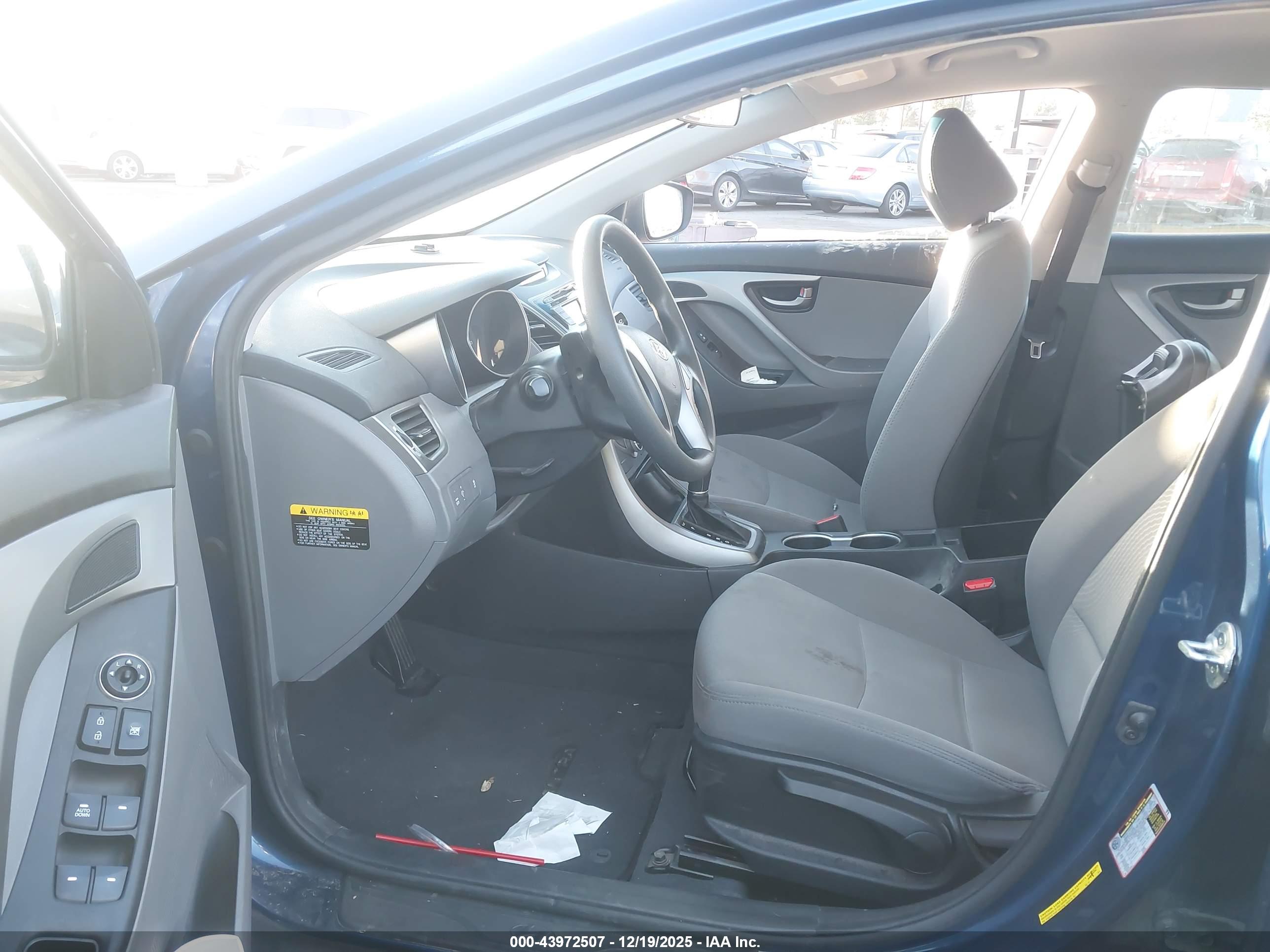 HYUNDAI ELANTRA image 5