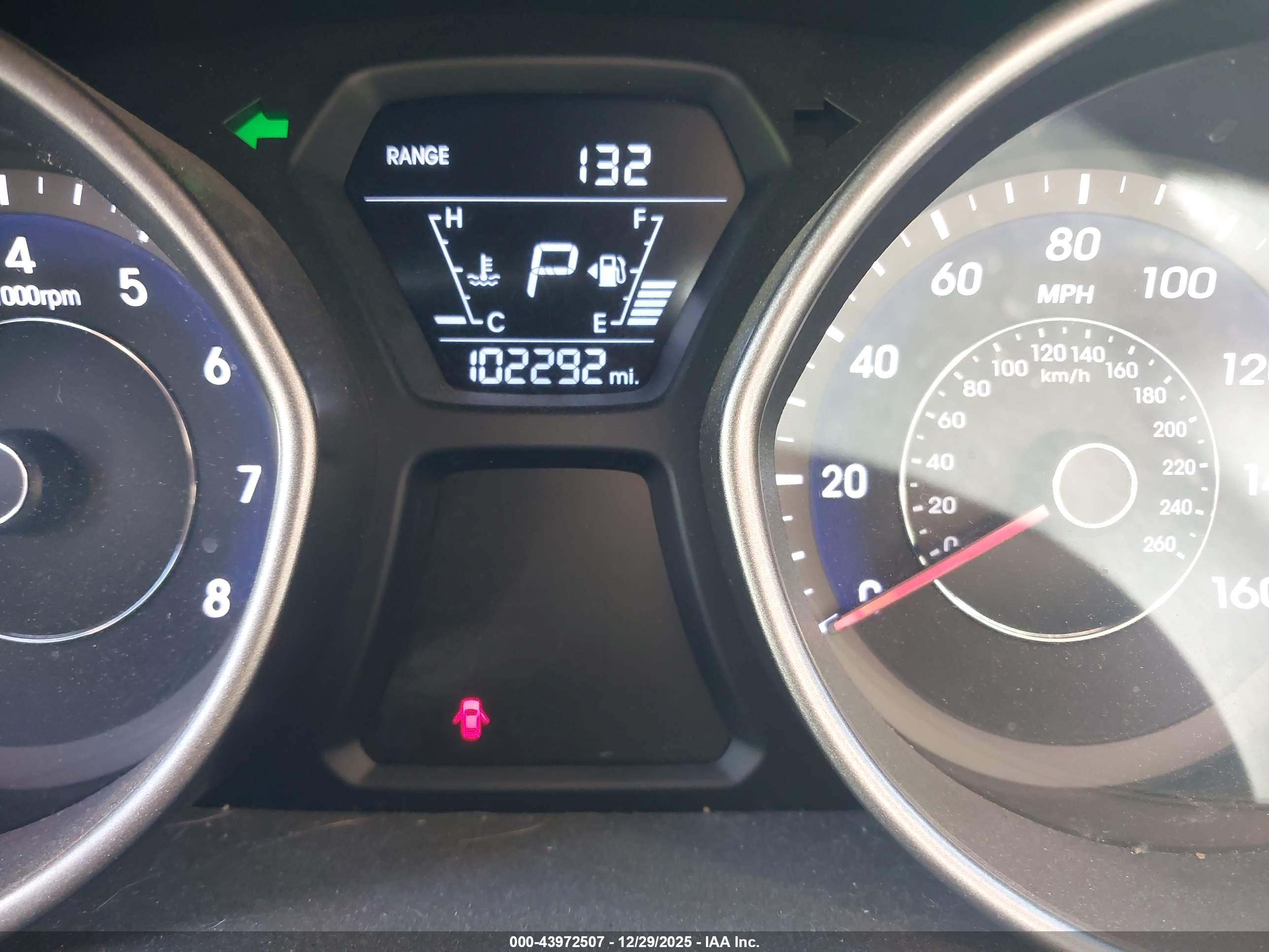 HYUNDAI ELANTRA image 7