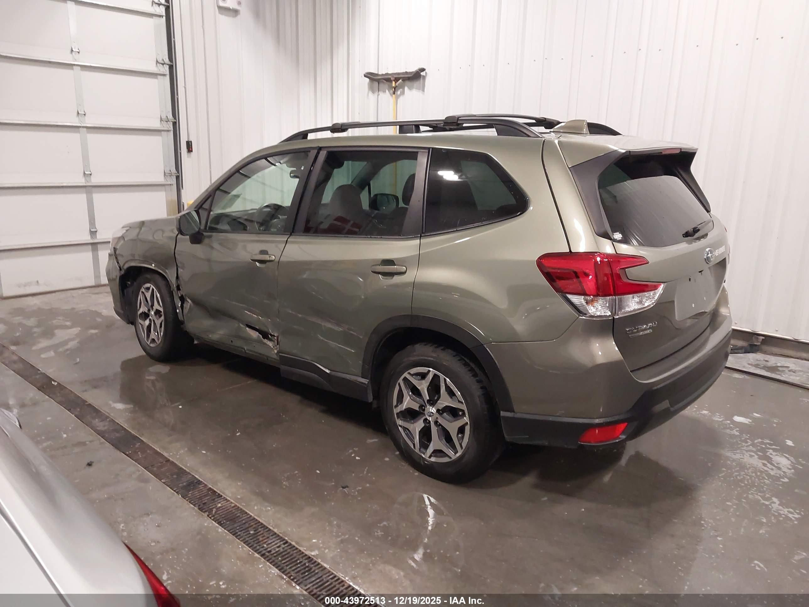 SUBARU FORESTER image 3