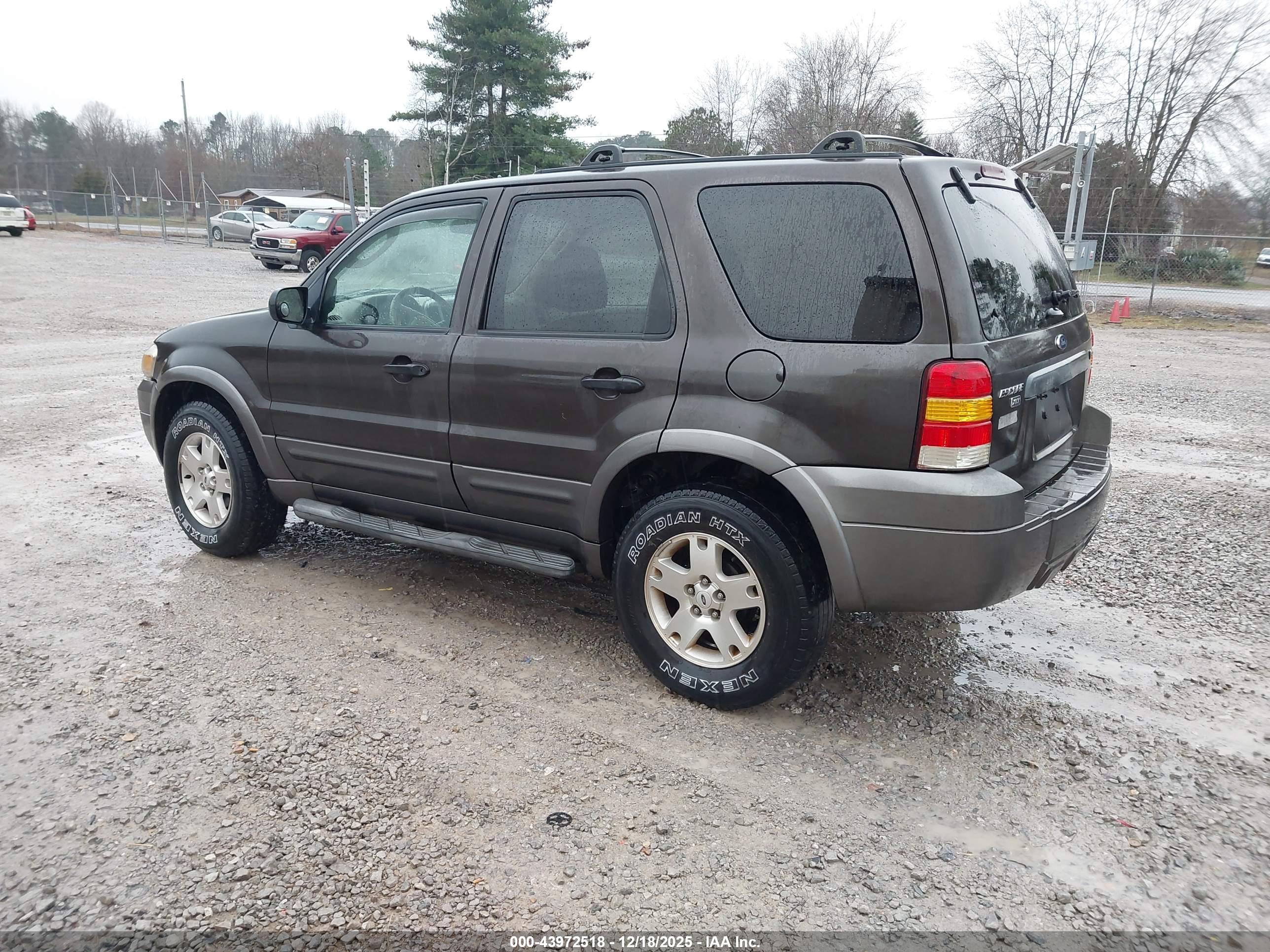 FORD ESCAPE image 3