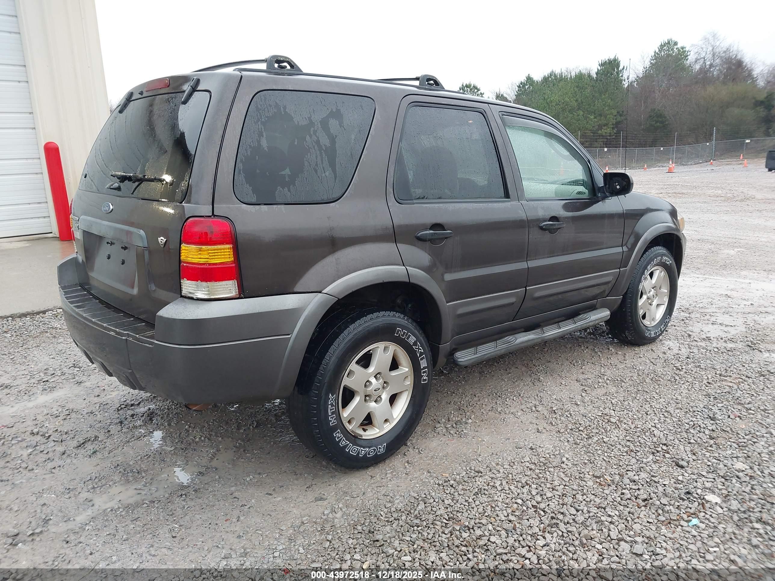 FORD ESCAPE image 4