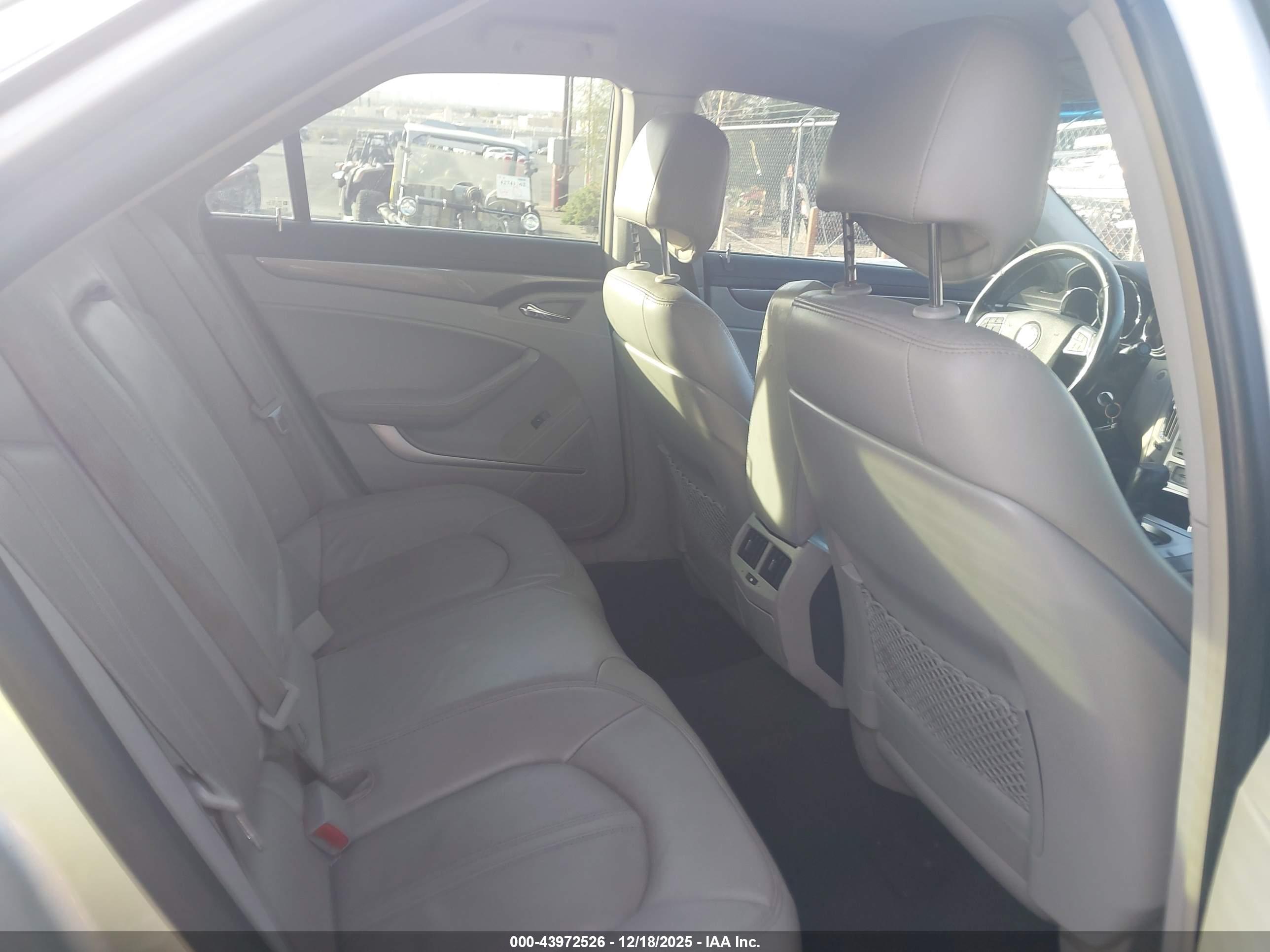 CADILLAC CTS image 8