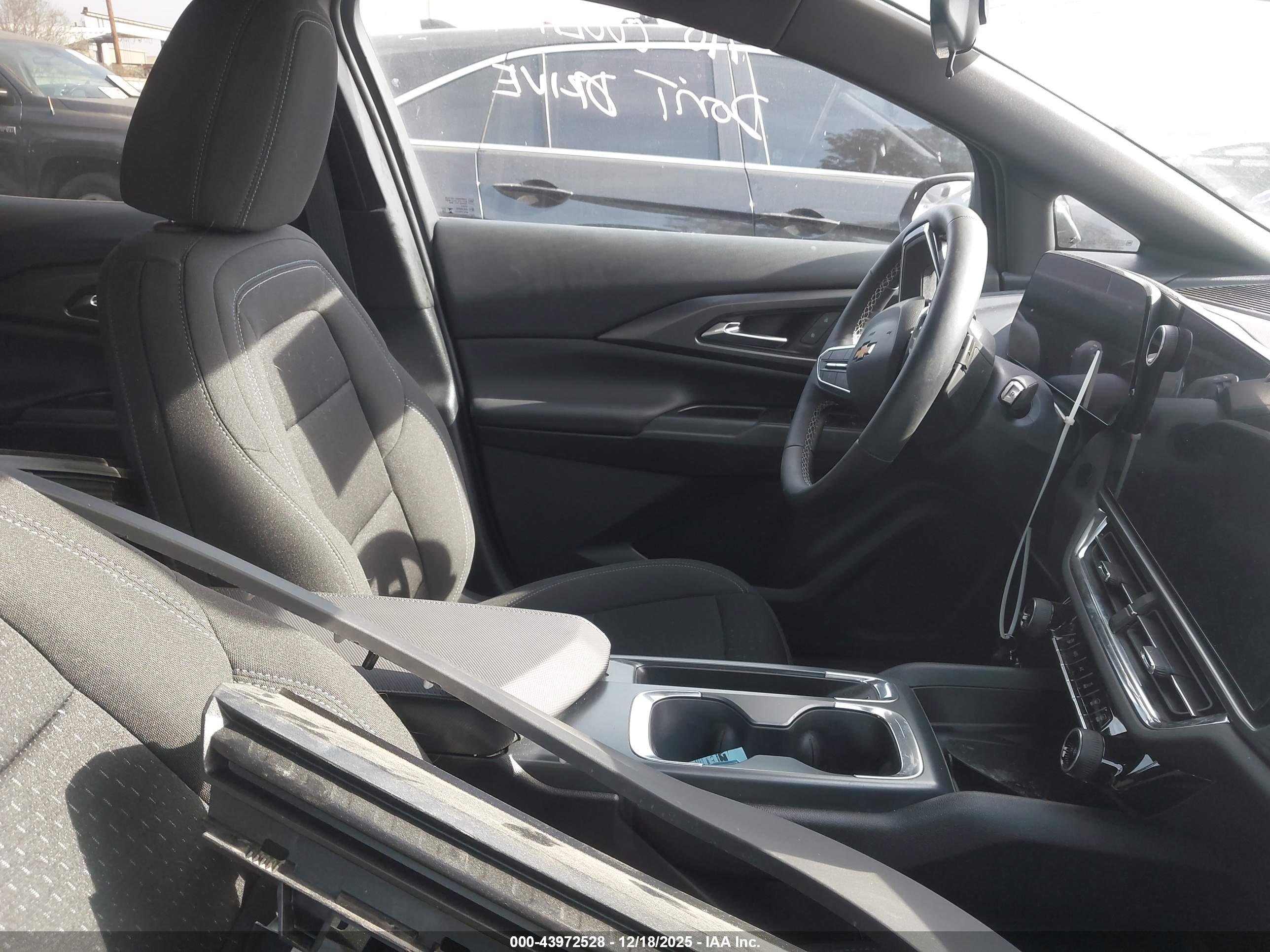 CHEVROLET EQUINOX image 5