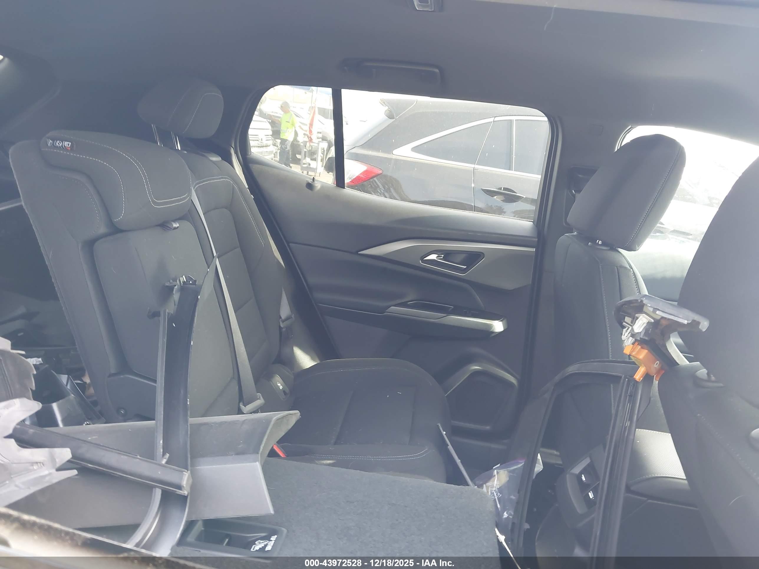 CHEVROLET EQUINOX image 8