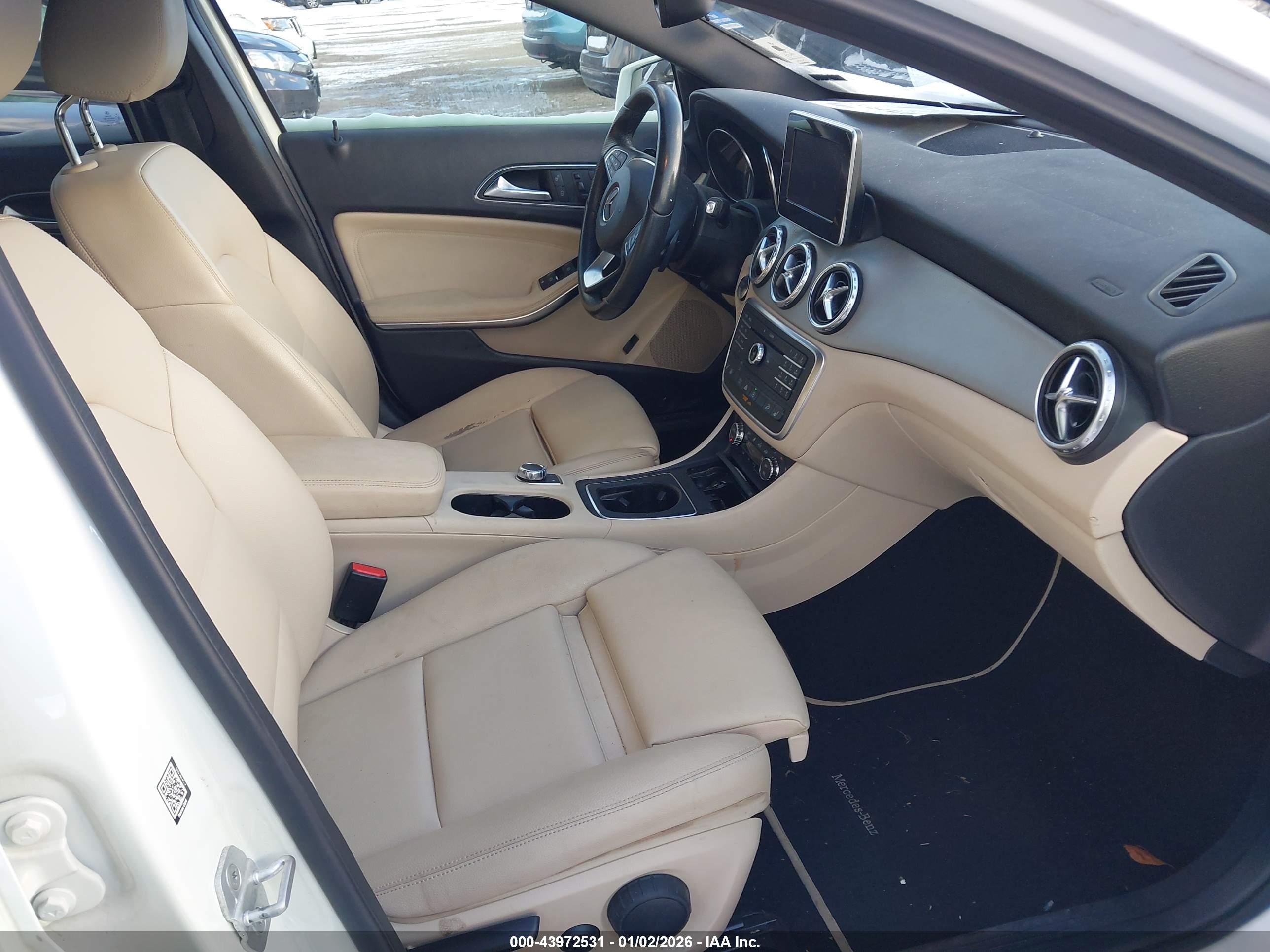 MERCEDES-BENZ GLA image 5