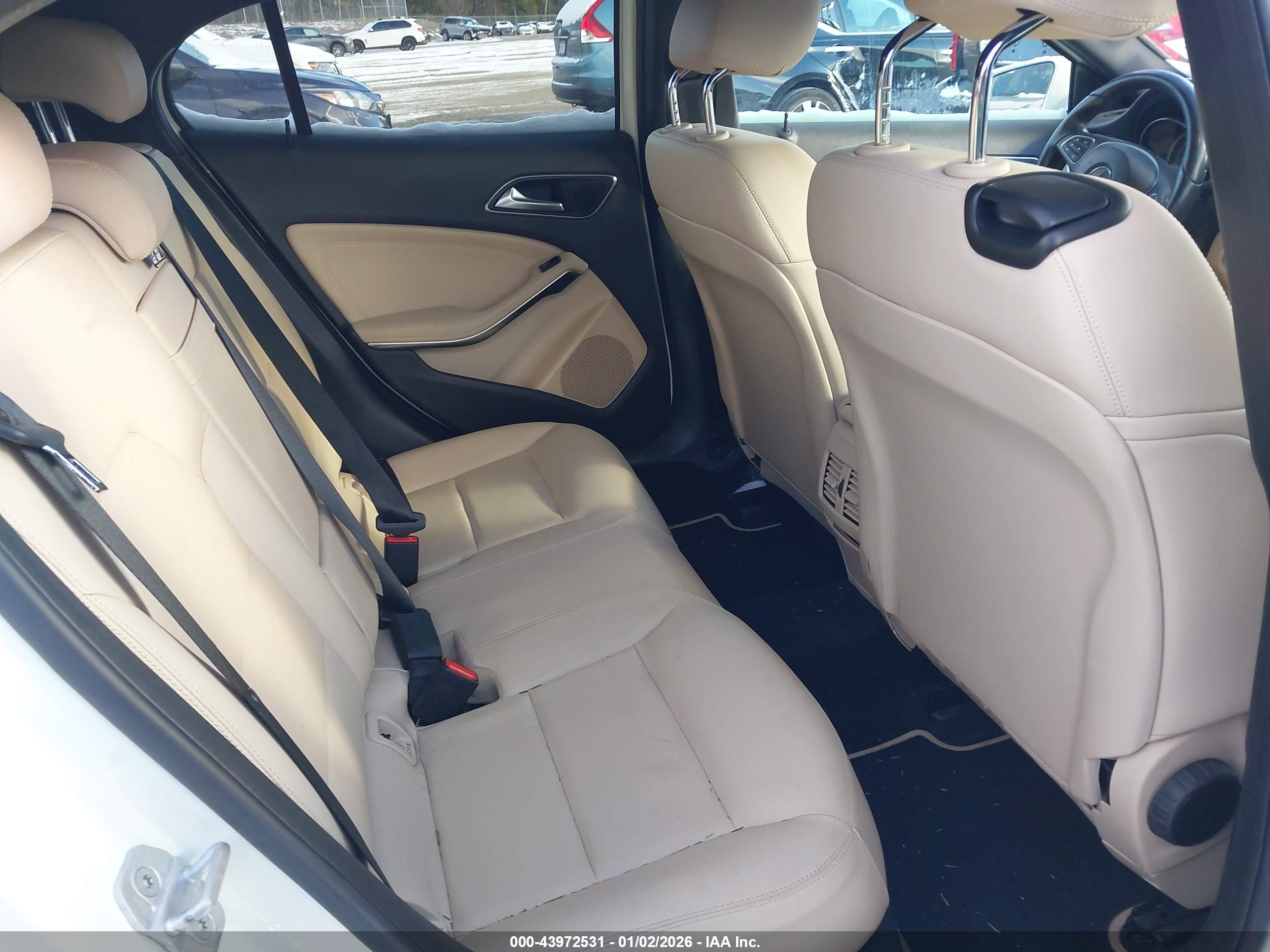 MERCEDES-BENZ GLA image 8