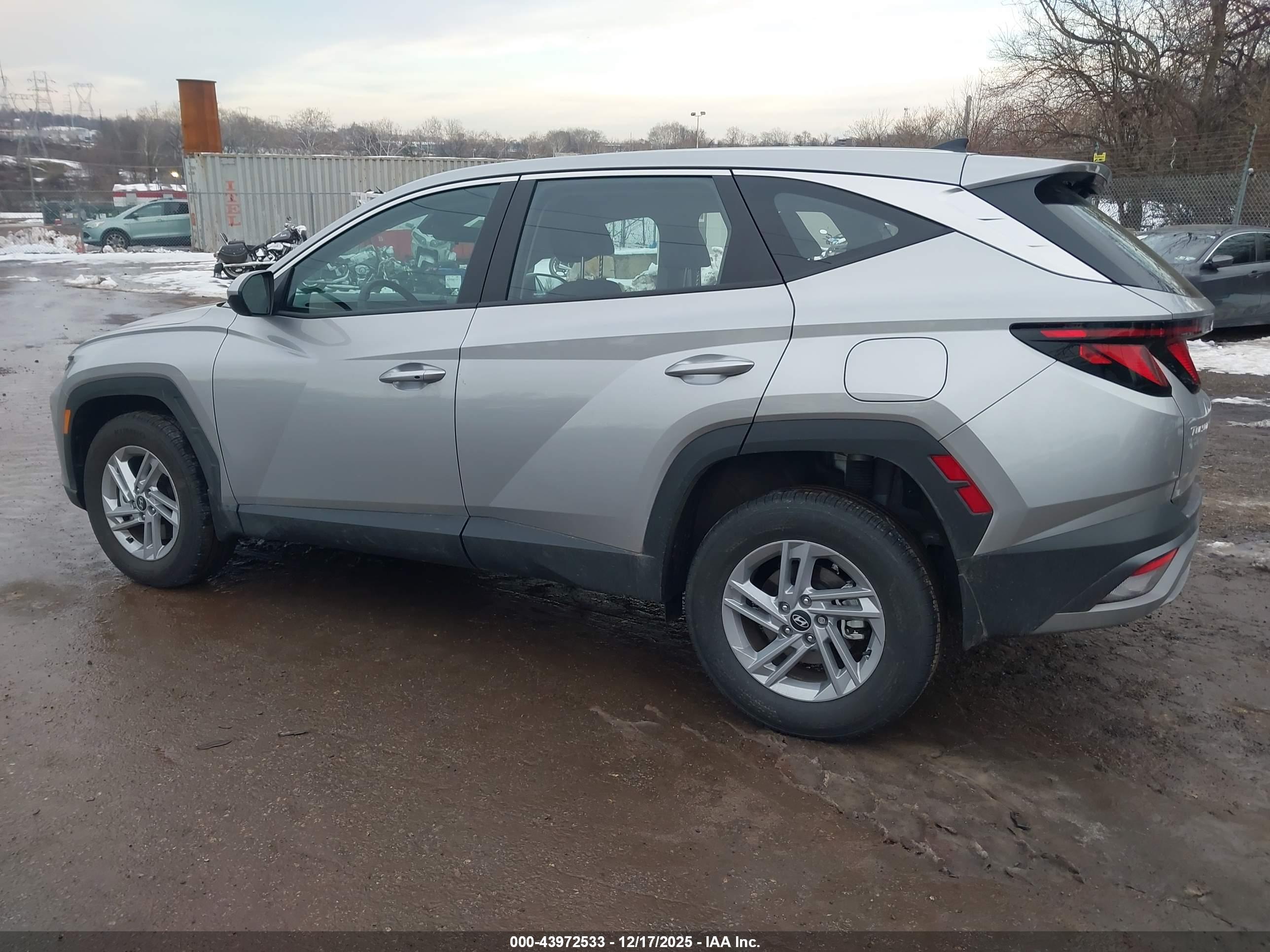 HYUNDAI TUCSON image 3