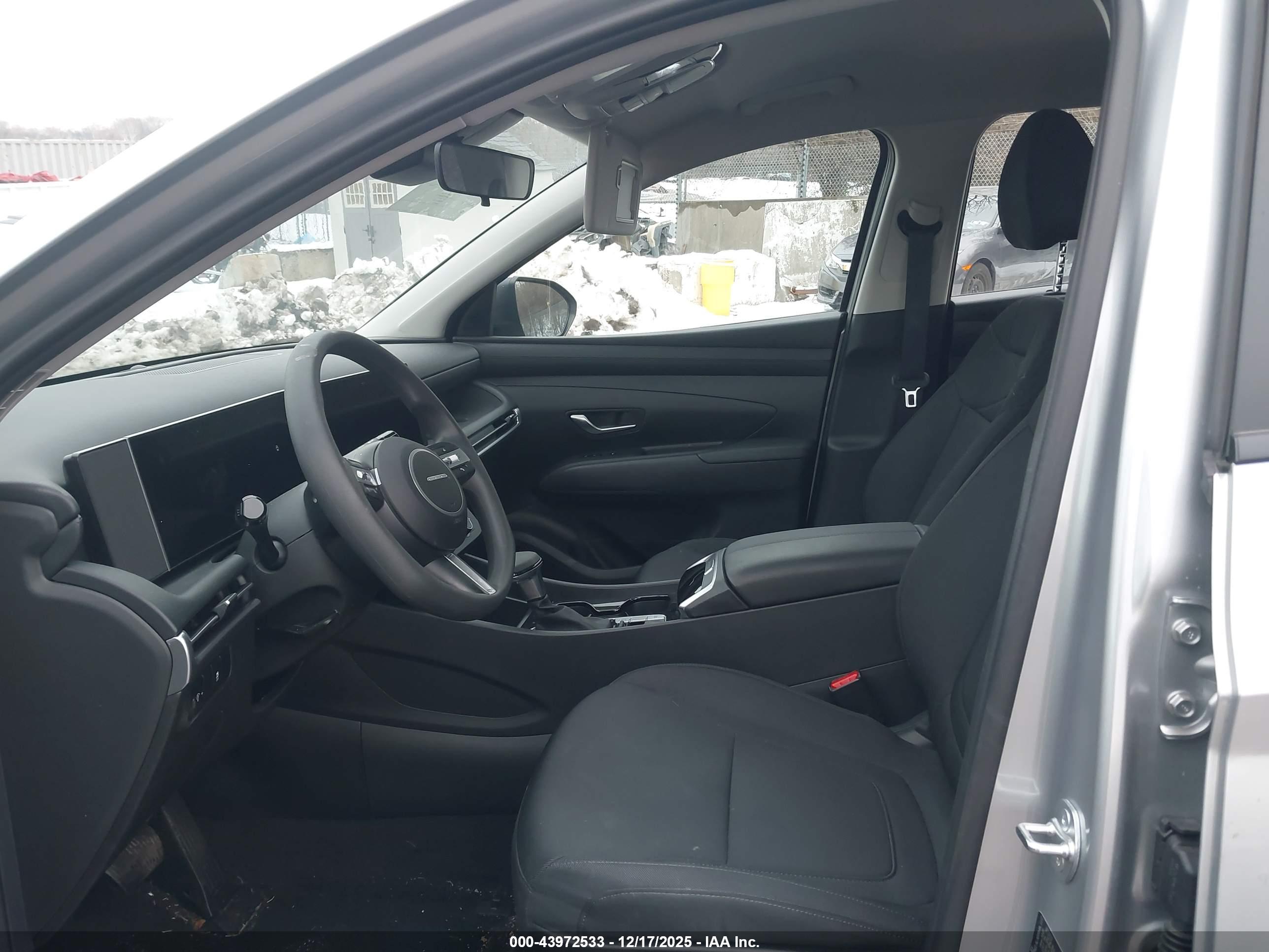 HYUNDAI TUCSON image 5