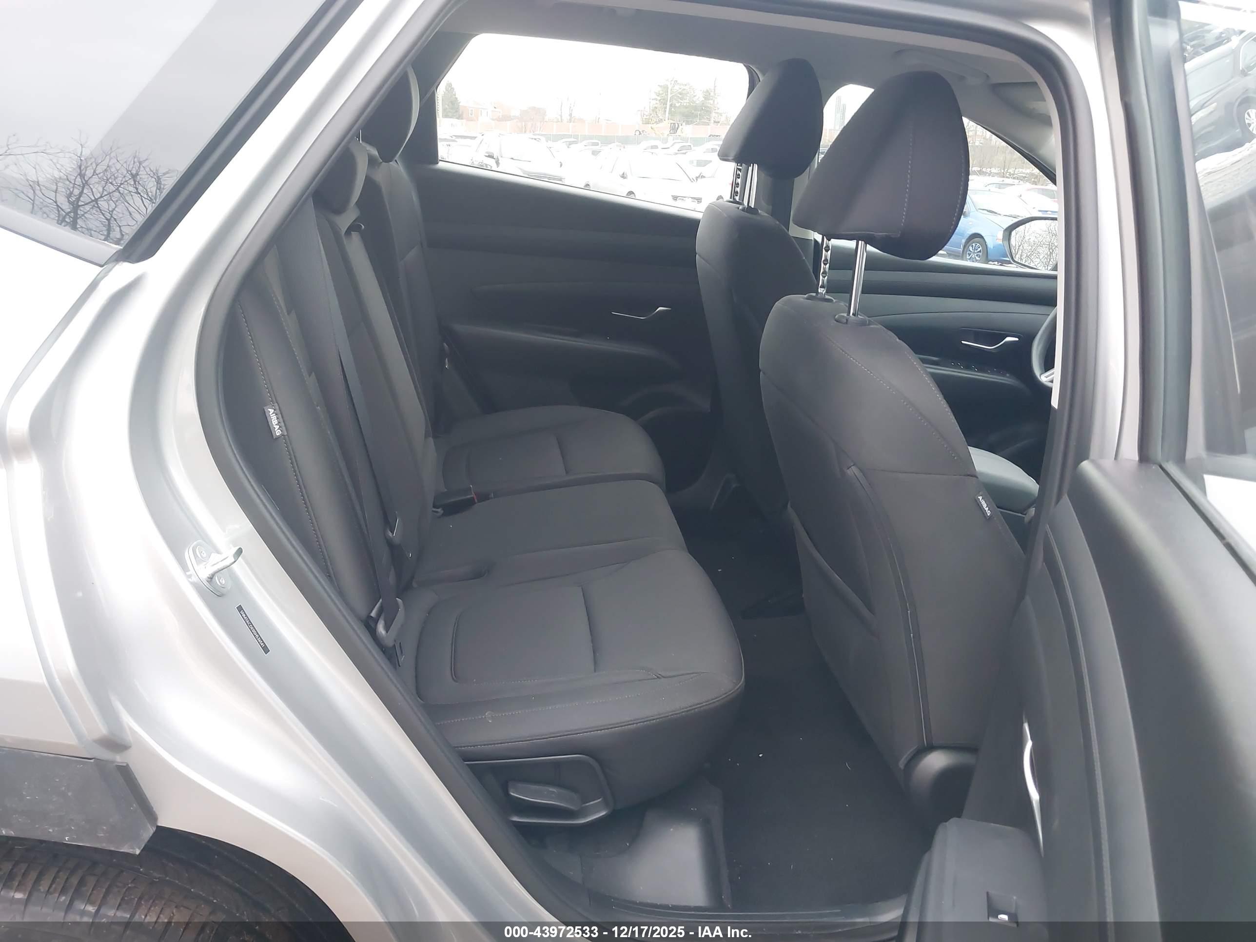 HYUNDAI TUCSON image 8