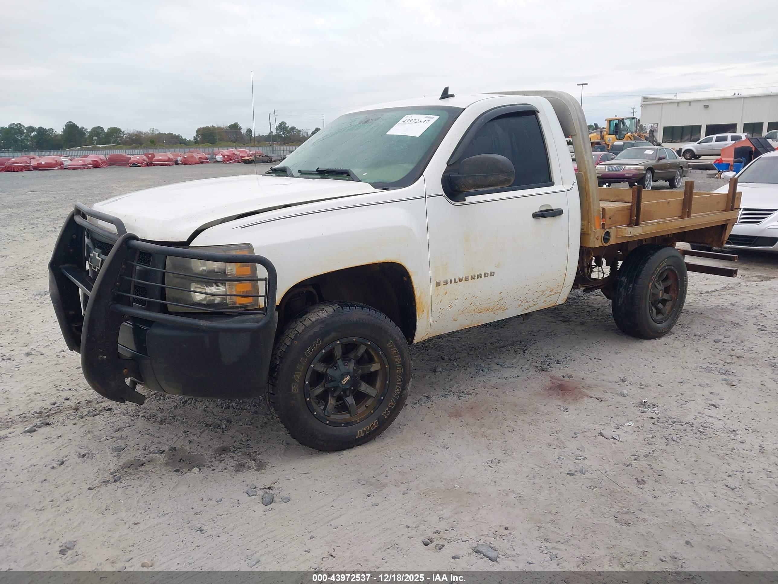 CHEVROLET SILVERADO image 2