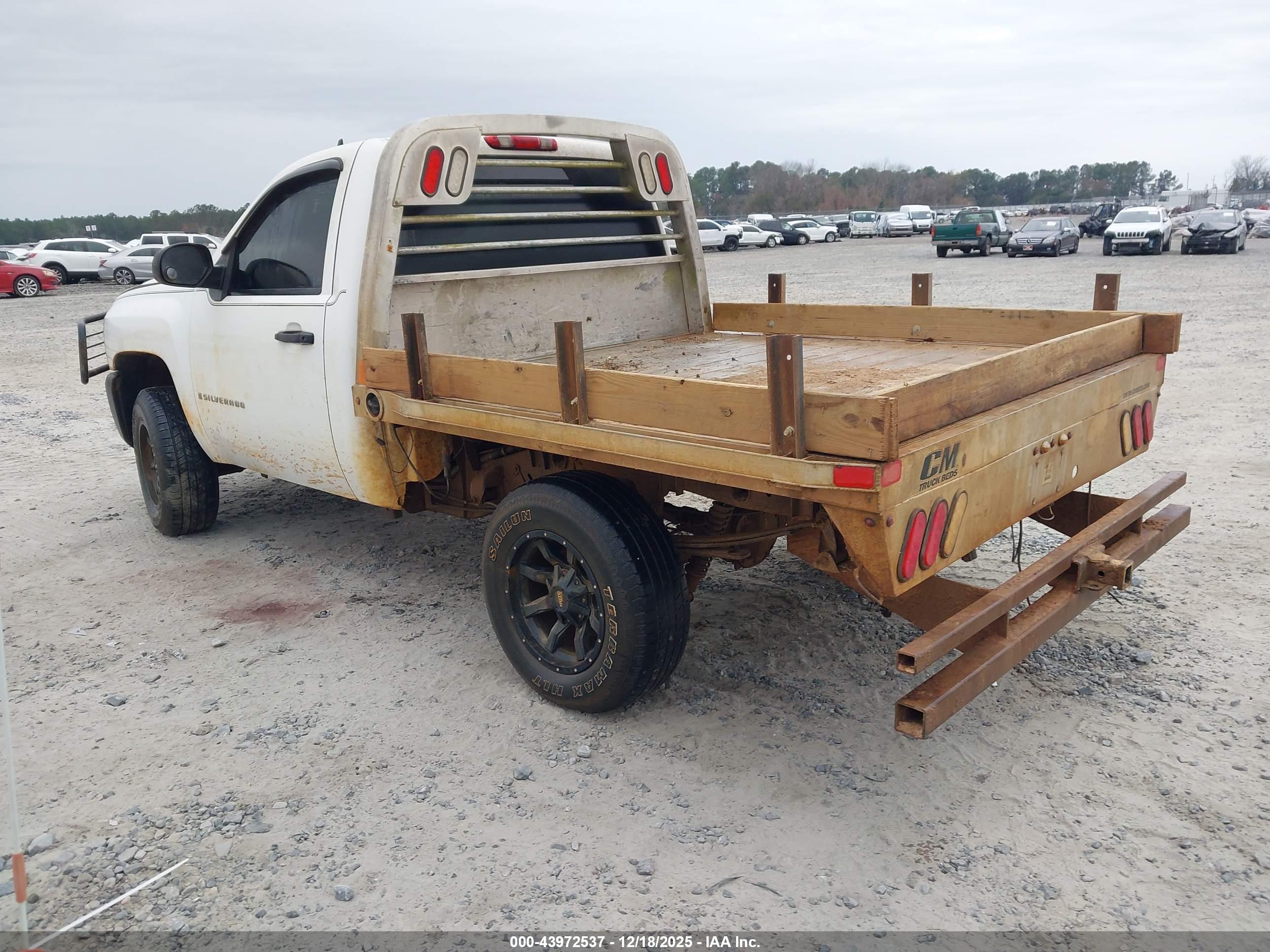 CHEVROLET SILVERADO image 3
