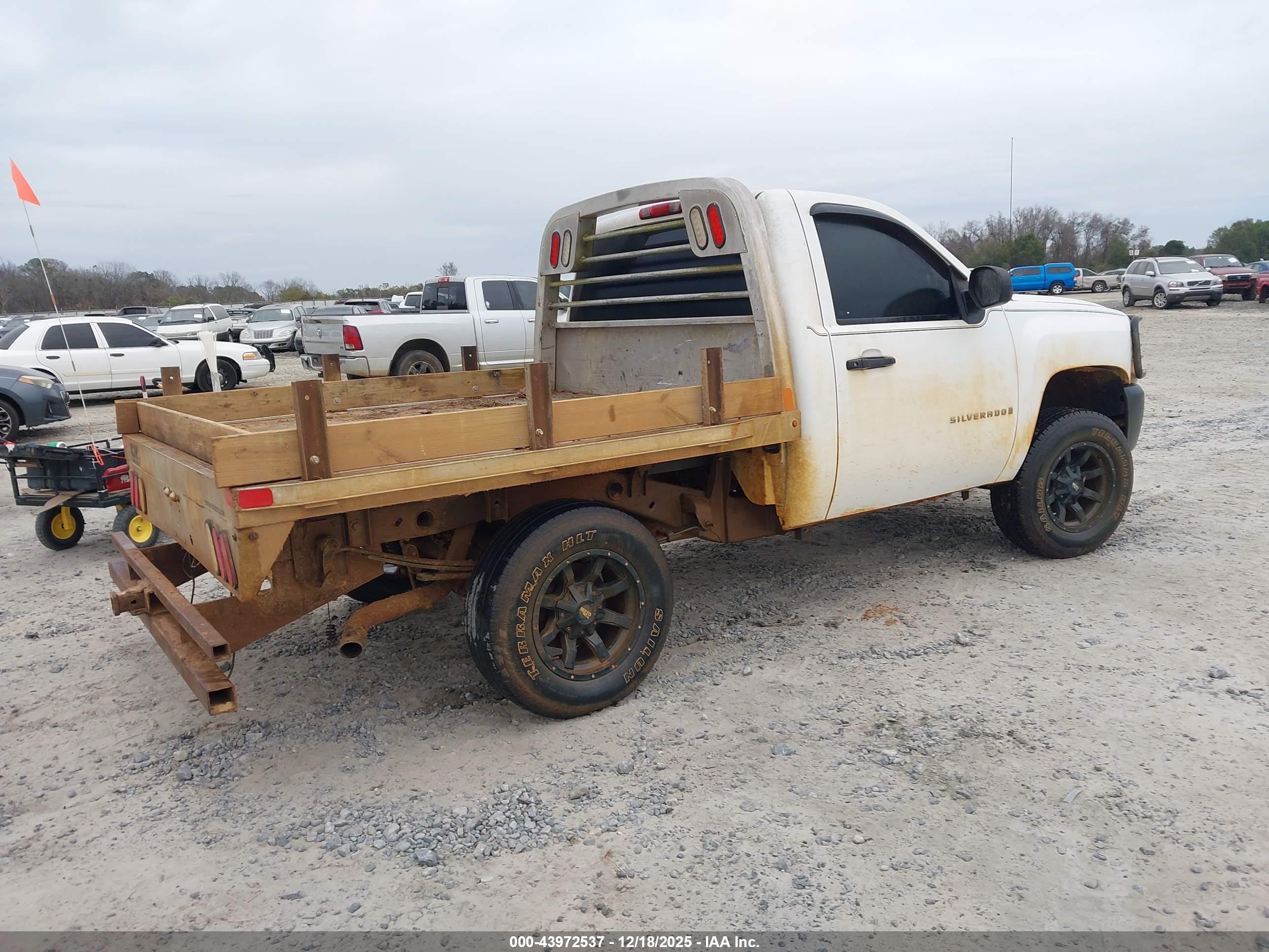 CHEVROLET SILVERADO image 4