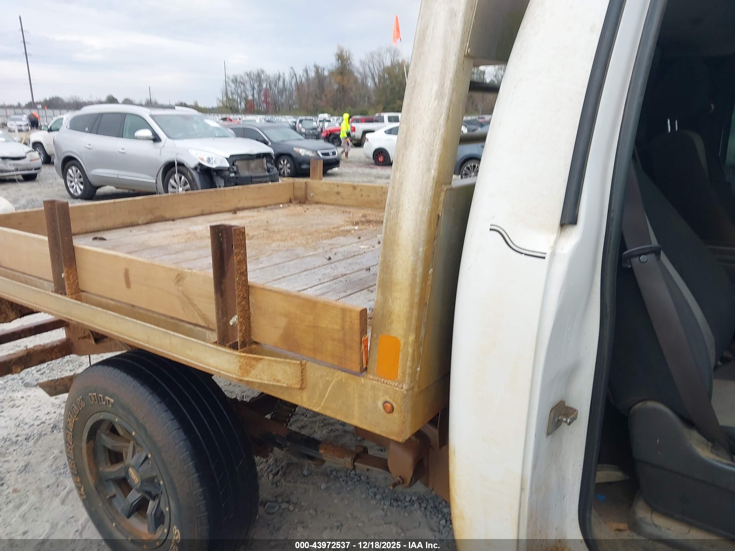 CHEVROLET SILVERADO image 8